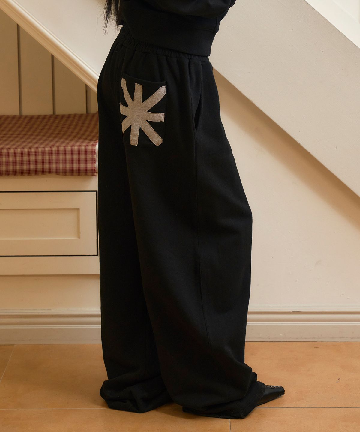 프렌다(PRENDA) SCRIPT LOGO WIDE SWEATPANTS BLACK
