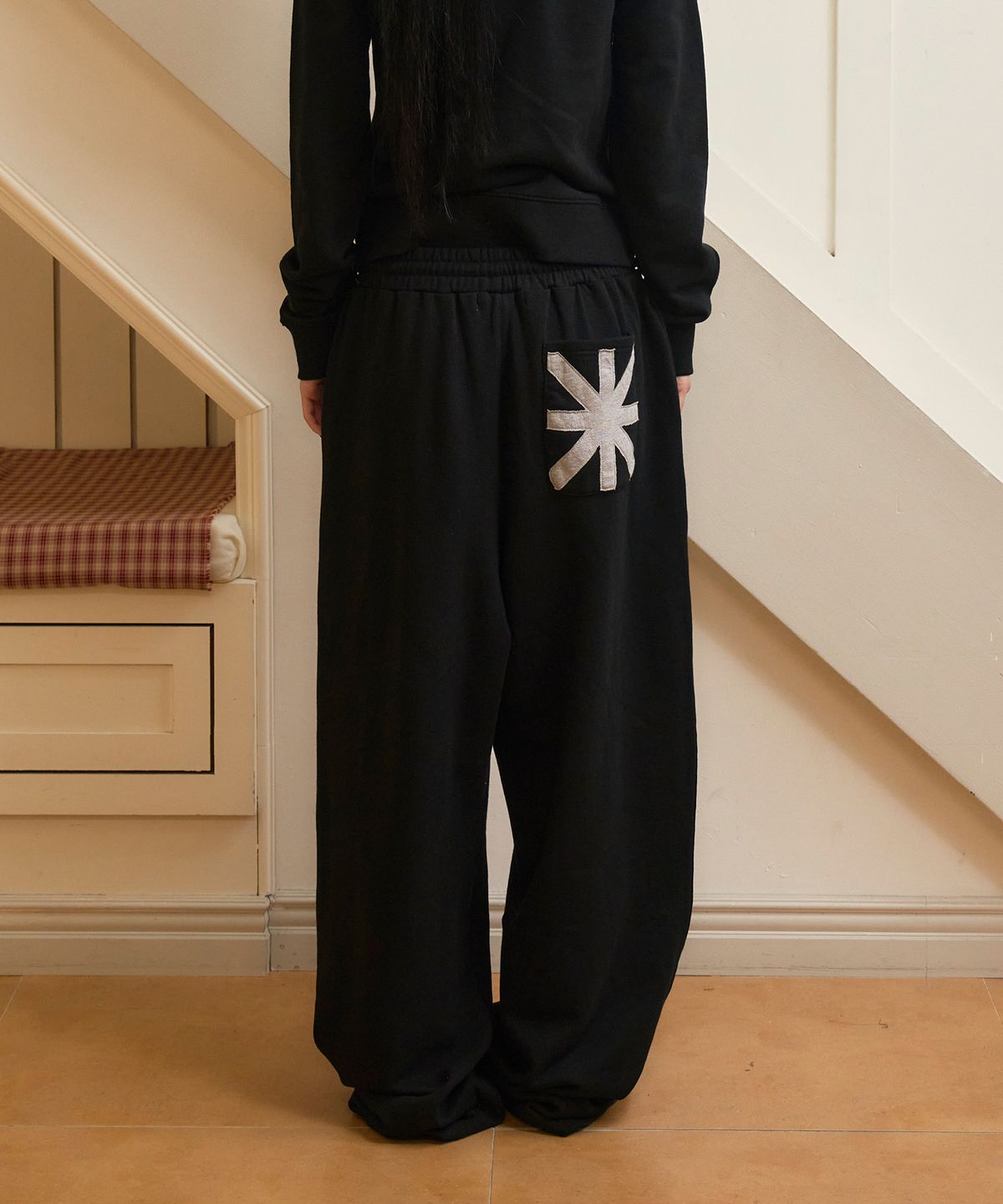 프렌다(PRENDA) SCRIPT LOGO WIDE SWEATPANTS BLACK