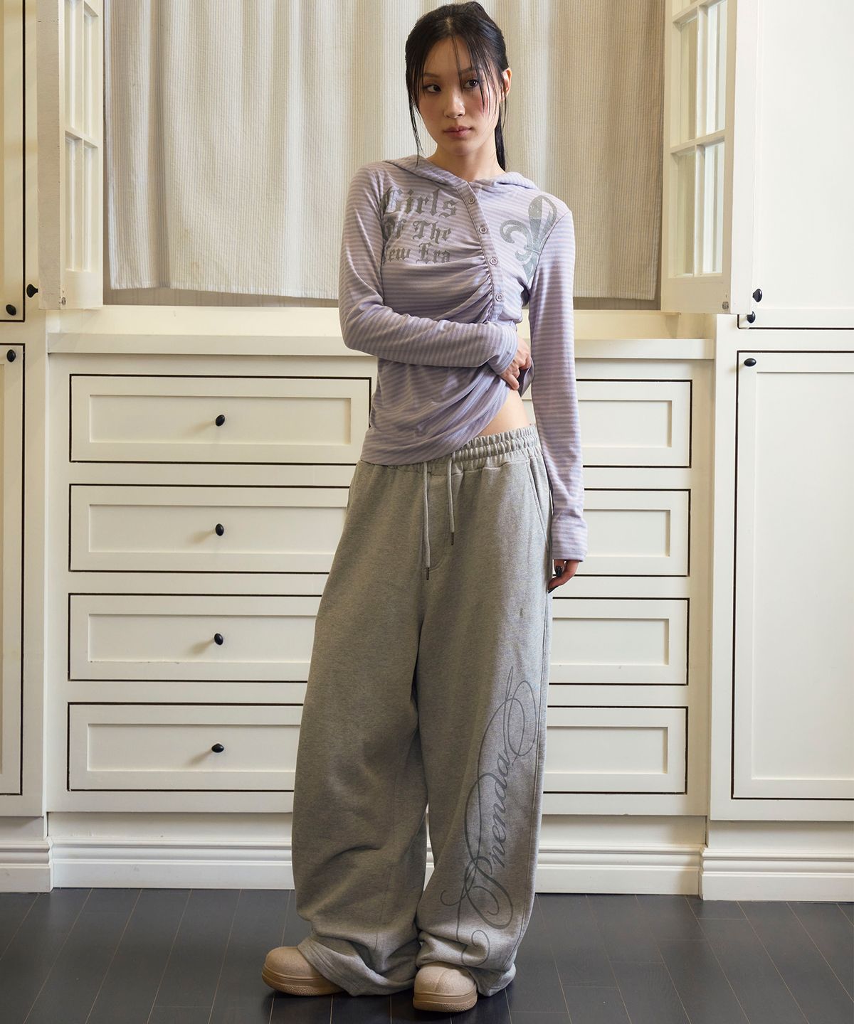 프렌다(PRENDA) SCRIPT LOGO WIDE SWEATPANTS GRAY