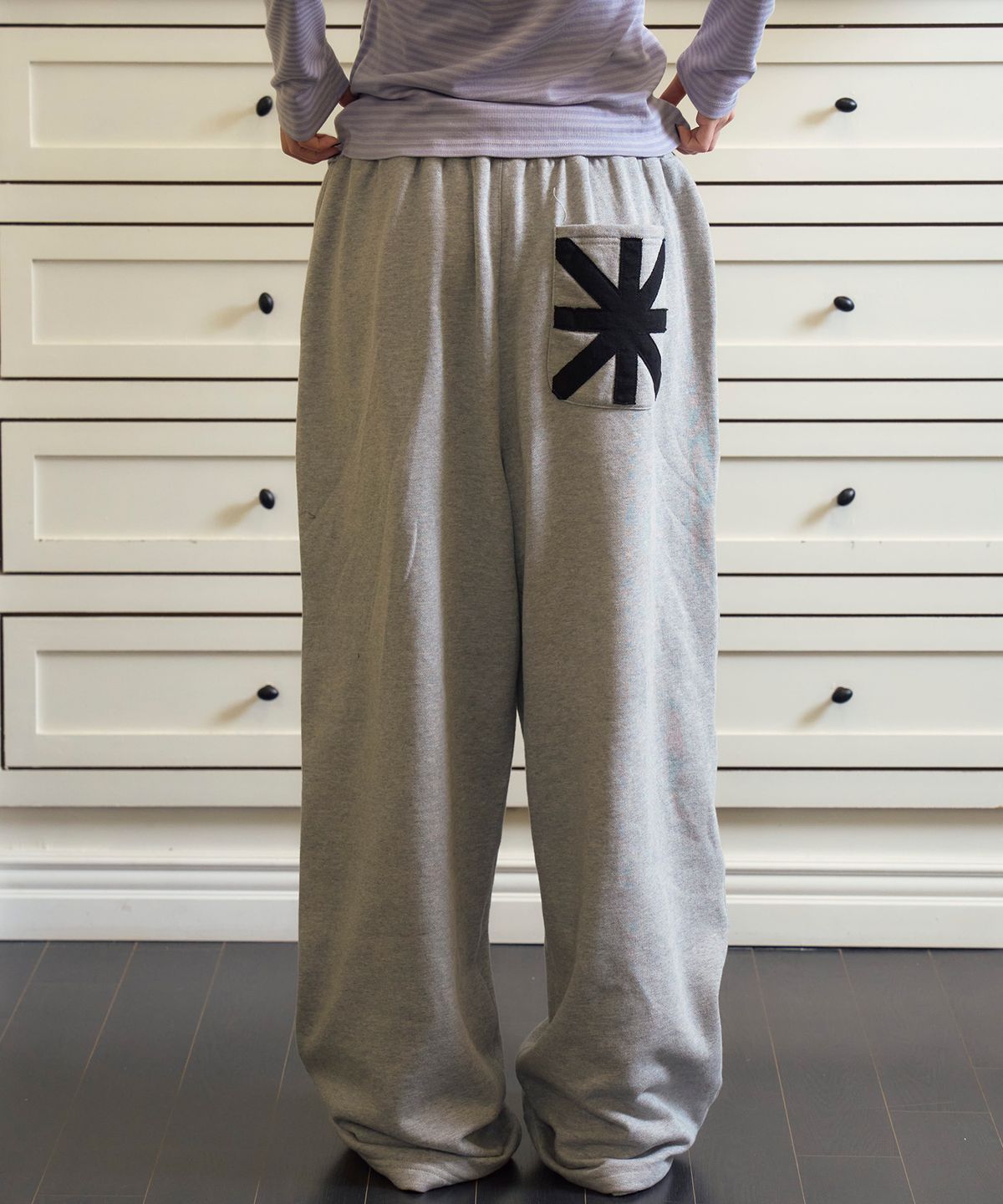 프렌다(PRENDA) SCRIPT LOGO WIDE SWEATPANTS GRAY