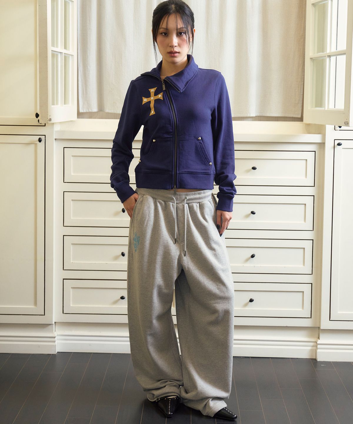 프렌다(PRENDA) HERALD CROSS WIDE SWEATPANTS GRAY