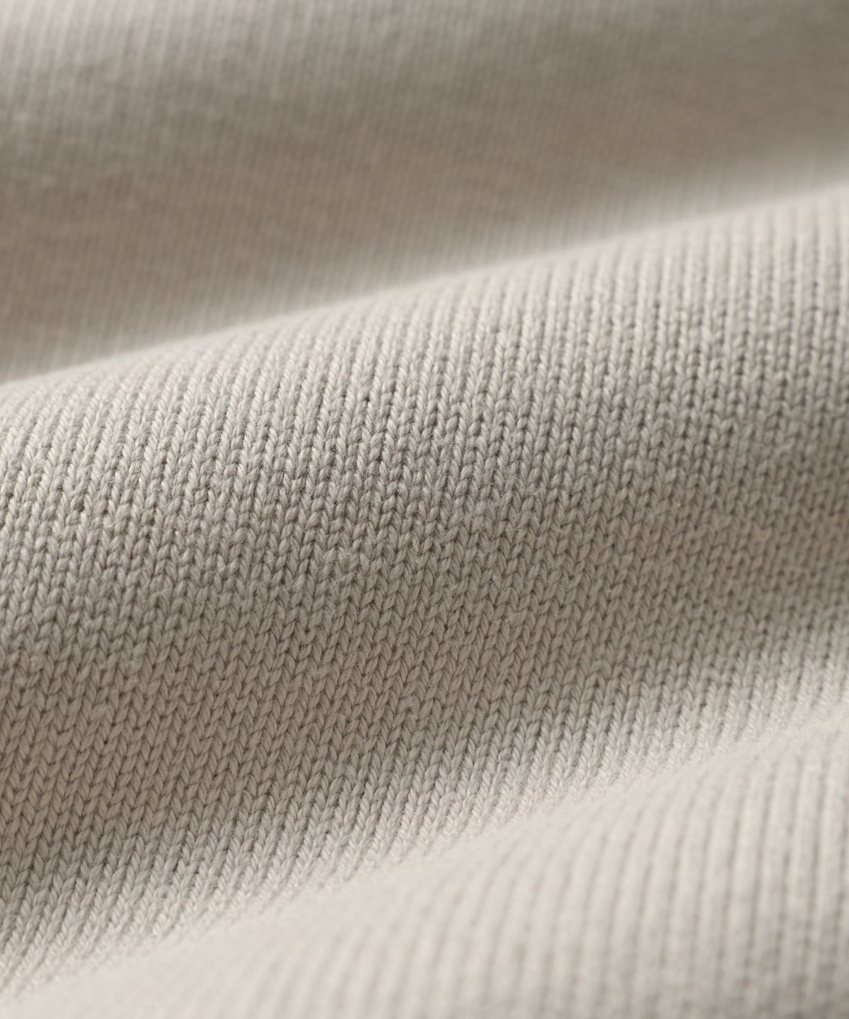 건지 울른스(Guernsey Woollens) 헤비코튼 파이핑 헨리넥 스웨터 - 애쉬 베이지