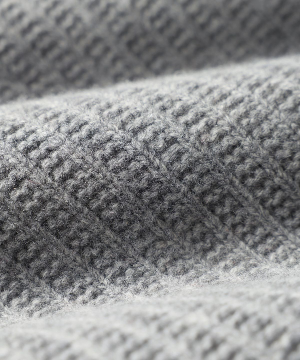 건지 울른스(Guernsey Woollens) 브리티쉬 립 나그랑 울 크루넥 스웨터 - 멜란지 그레이