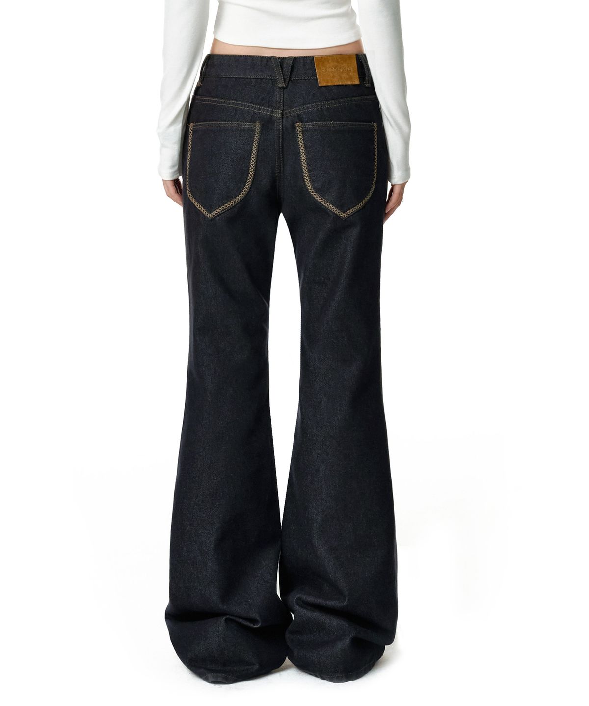 데케트 우먼(DECET WOMEN) [윤비누X데케트우먼]Stitch Pocket Low Rise Relaxed Flared Jeans DCWPT039CPINDIGO