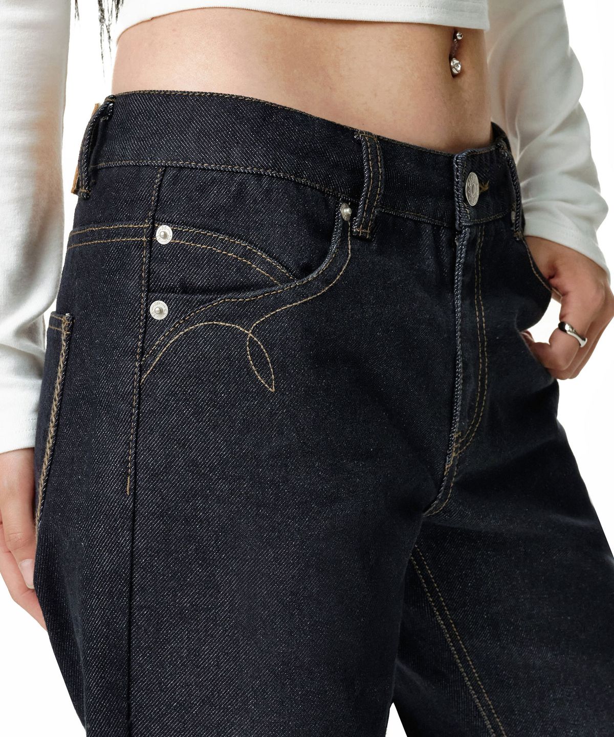 데케트 우먼(DECET WOMEN) [윤비누X데케트우먼]Stitch Pocket Low Rise Relaxed Flared Jeans DCWPT039CPINDIGO