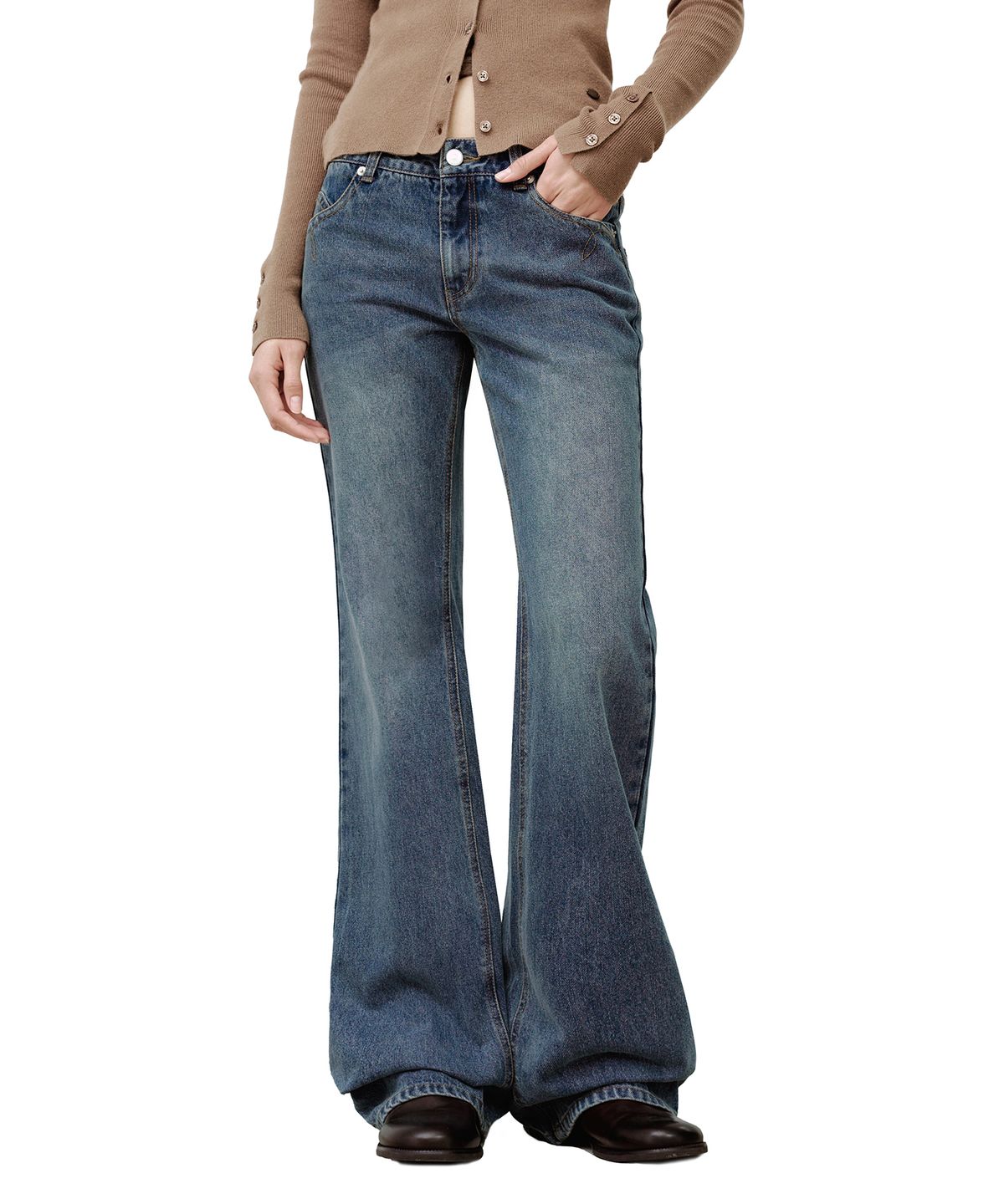 데케트 우먼(DECET WOMEN) [윤비누X데케트우먼]Stitch Pocket Low Rise Relaxed Flared Jeans DCWPT039BLUE