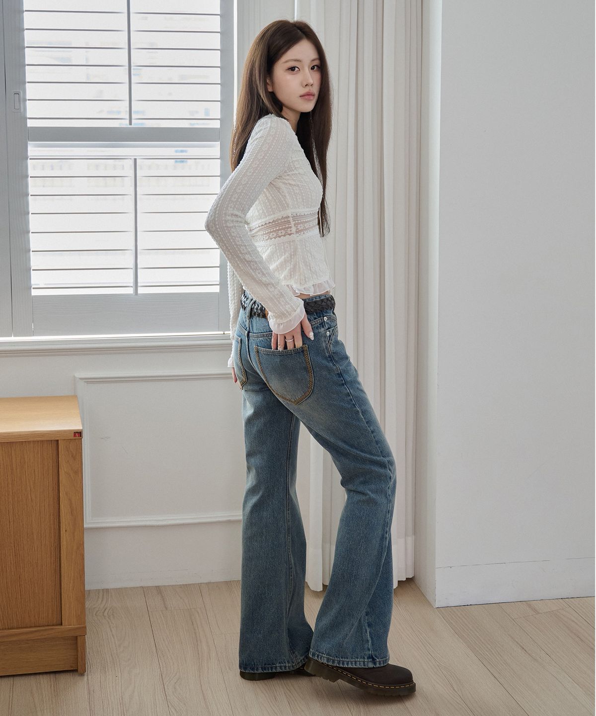 데케트 우먼(DECET WOMEN) [윤비누X데케트우먼]Stitch Pocket Low Rise Relaxed Flared Jeans DCWPT039BLUE