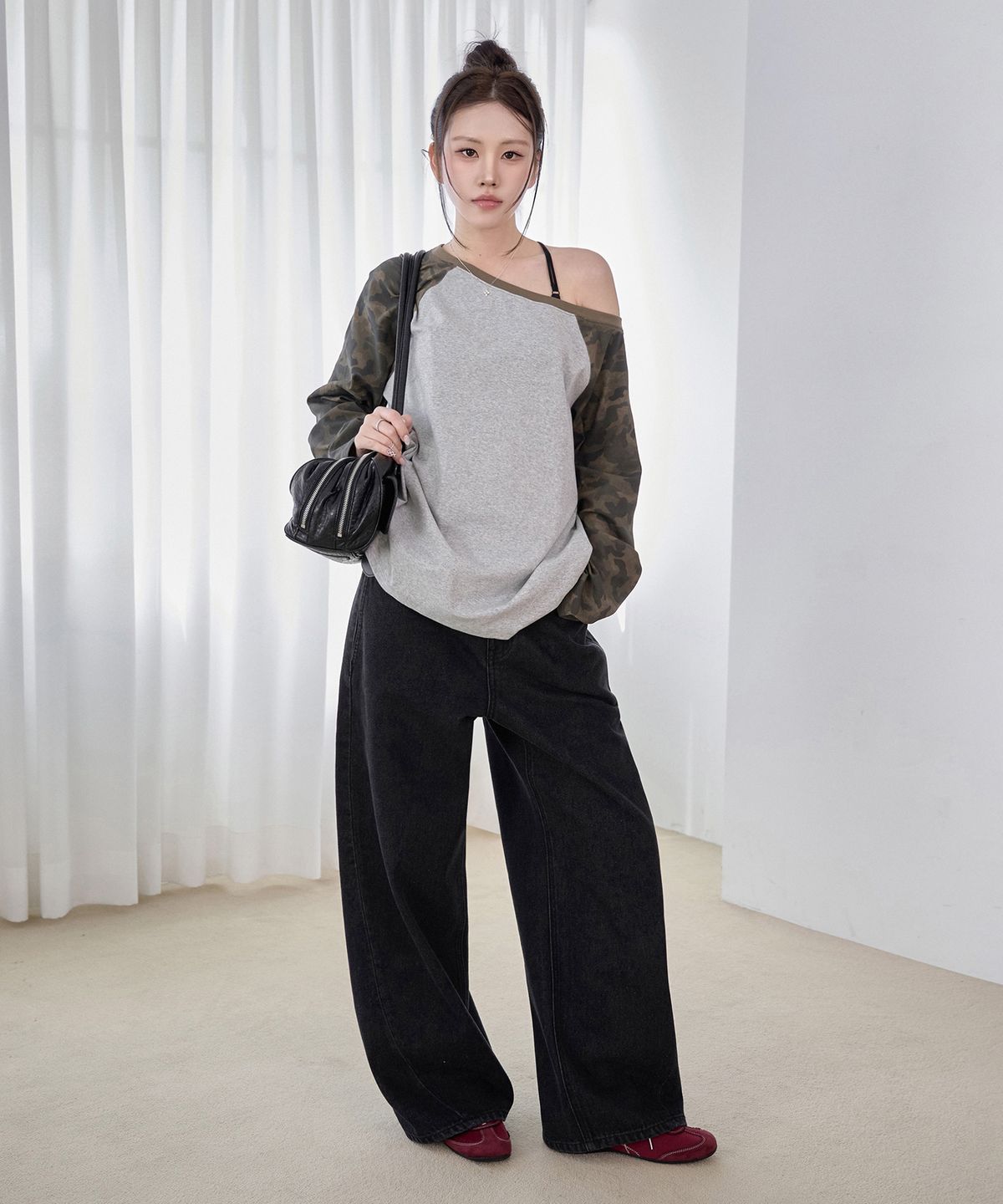 데케트 우먼(DECET WOMEN) [윤비누X데케트우먼]Curved Pocket Barrel Wide Jeans DCWPT038BLACK