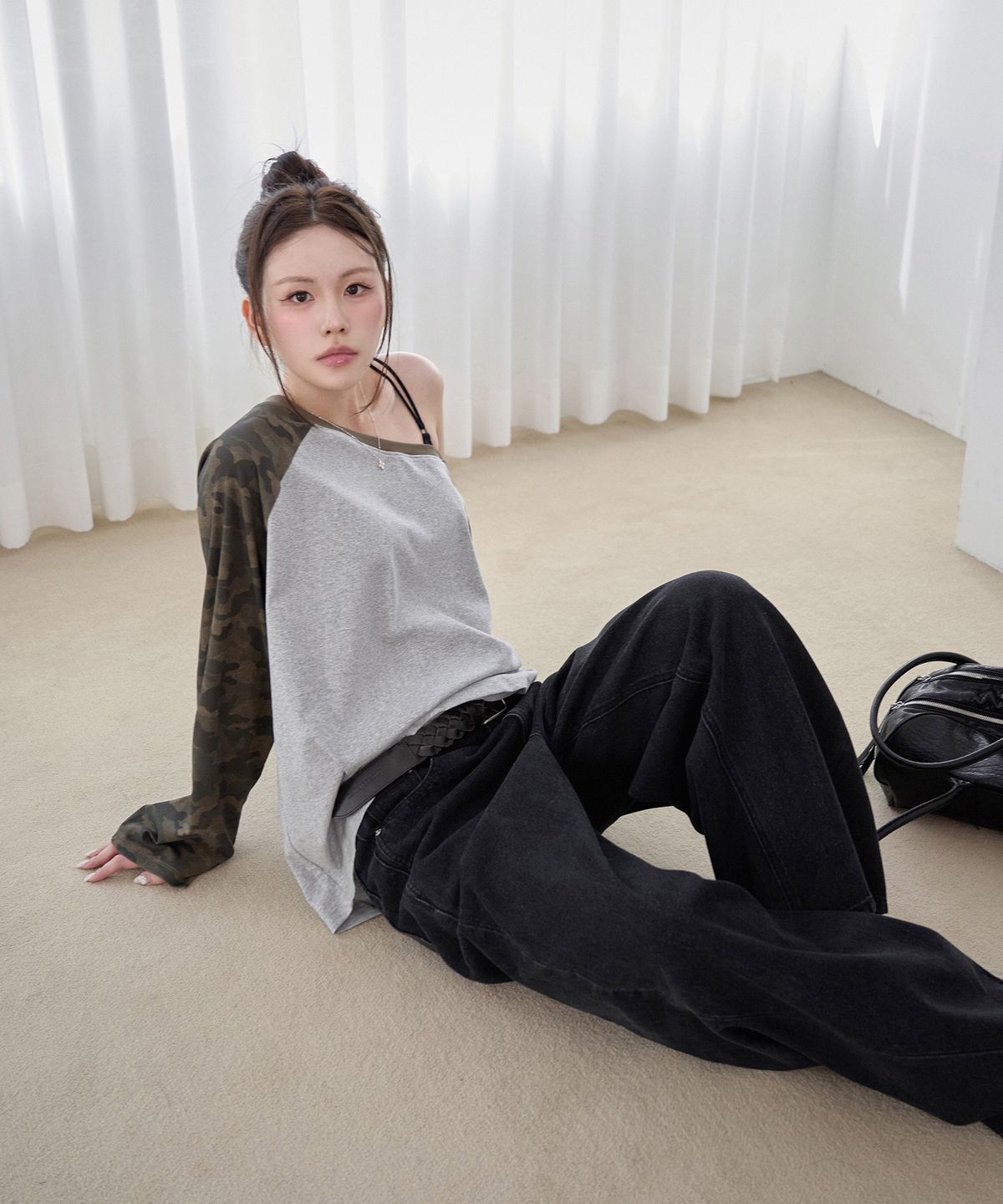 데케트 우먼(DECET WOMEN) [윤비누X데케트우먼]Curved Pocket Barrel Wide Jeans DCWPT038BLACK