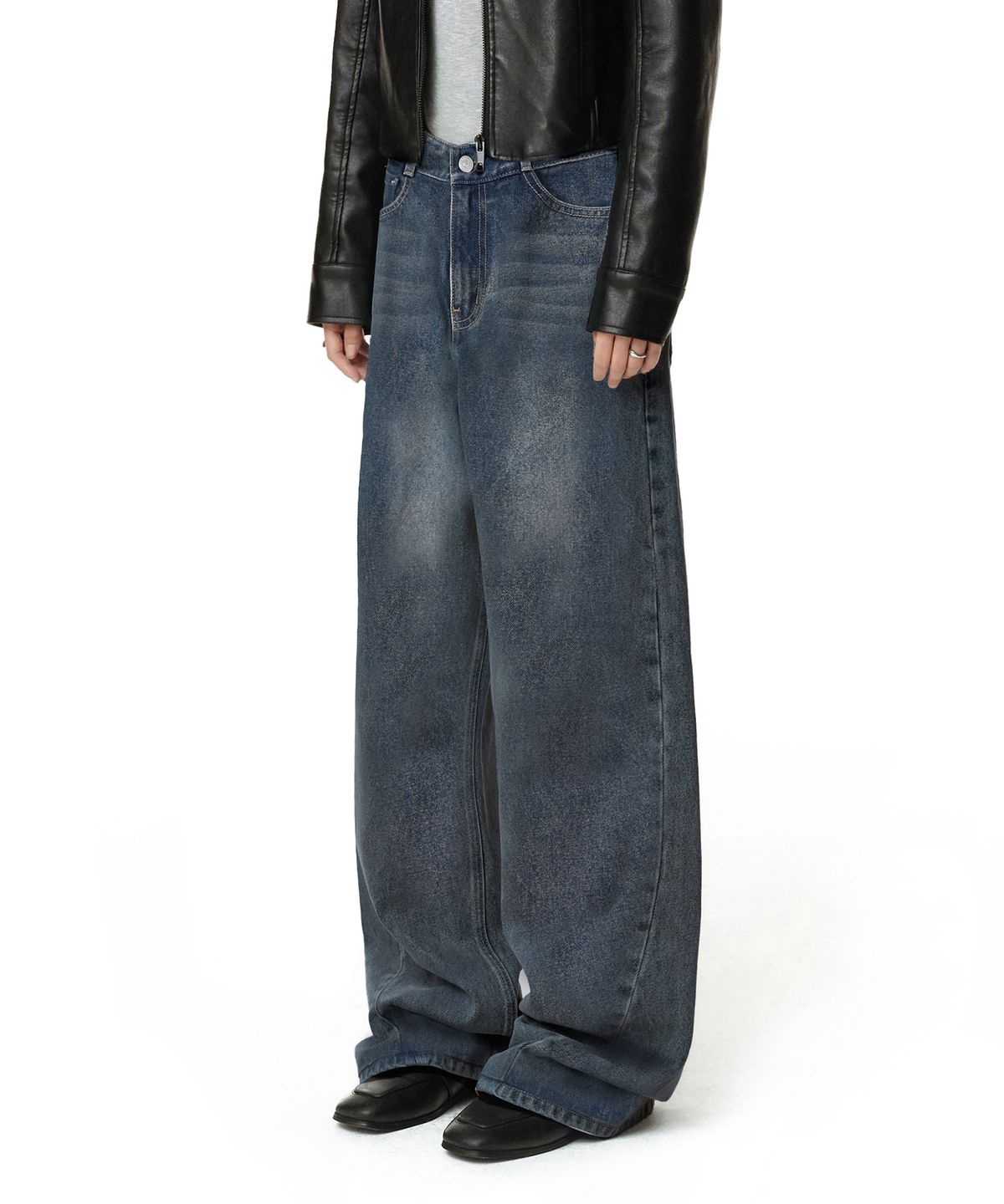 데케트 우먼(DECET WOMEN) [윤비누X데케트우먼]Curved Pocket Barrel Wide Jeans DCWPT038BLUE