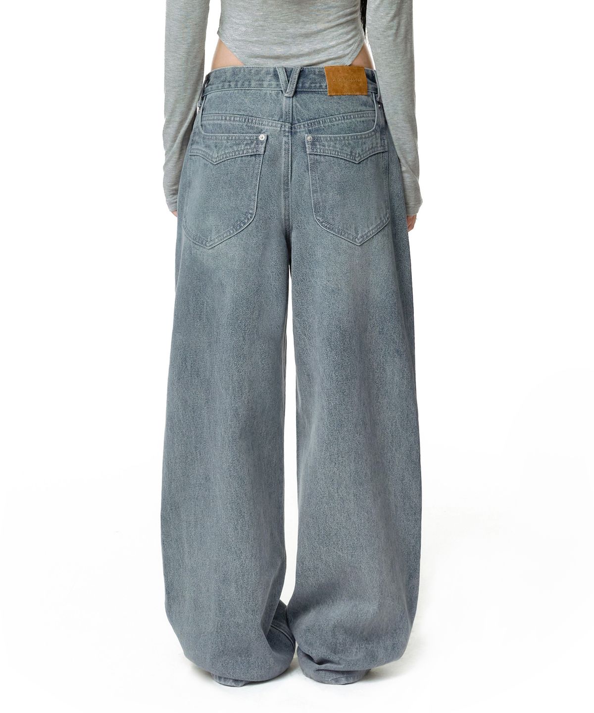 데케트 우먼(DECET WOMEN) [윤비누X데케트우먼]Curved Pocket Barrel Wide Jeans DCWPT038LIGHTBLUE