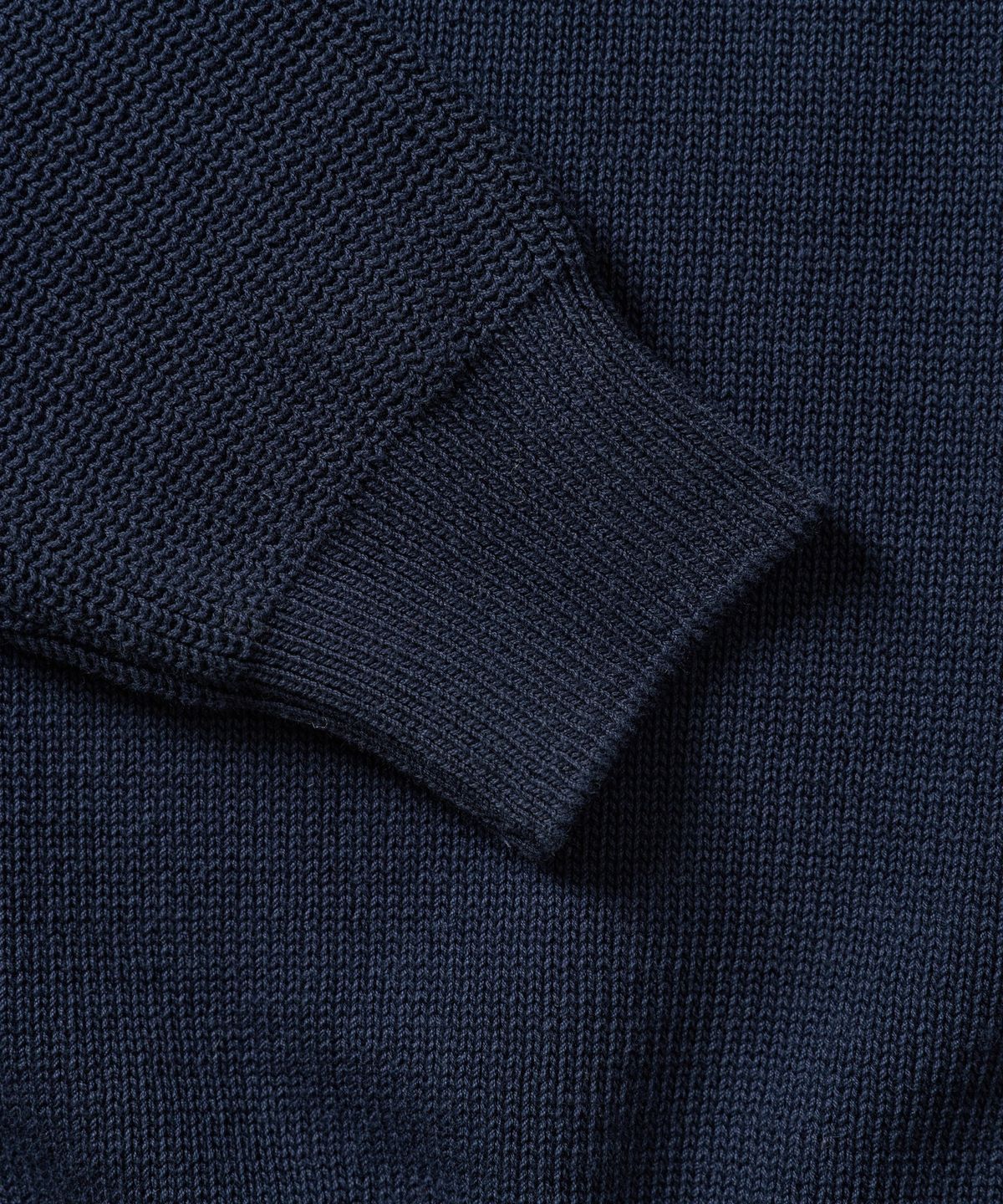 건지 울른스(Guernsey Woollens) 헤비코튼 건지 라이언 스웨터 - 네이비