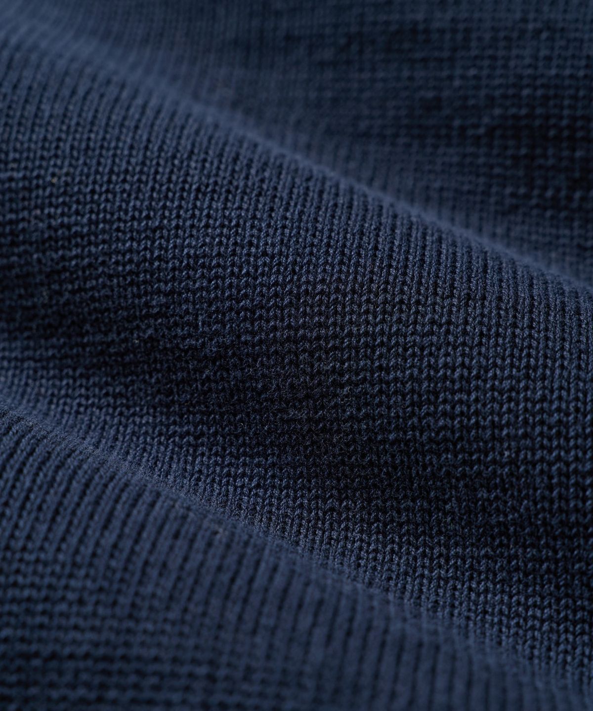 건지 울른스(Guernsey Woollens) 헤비코튼 건지 라이언 스웨터 - 네이비