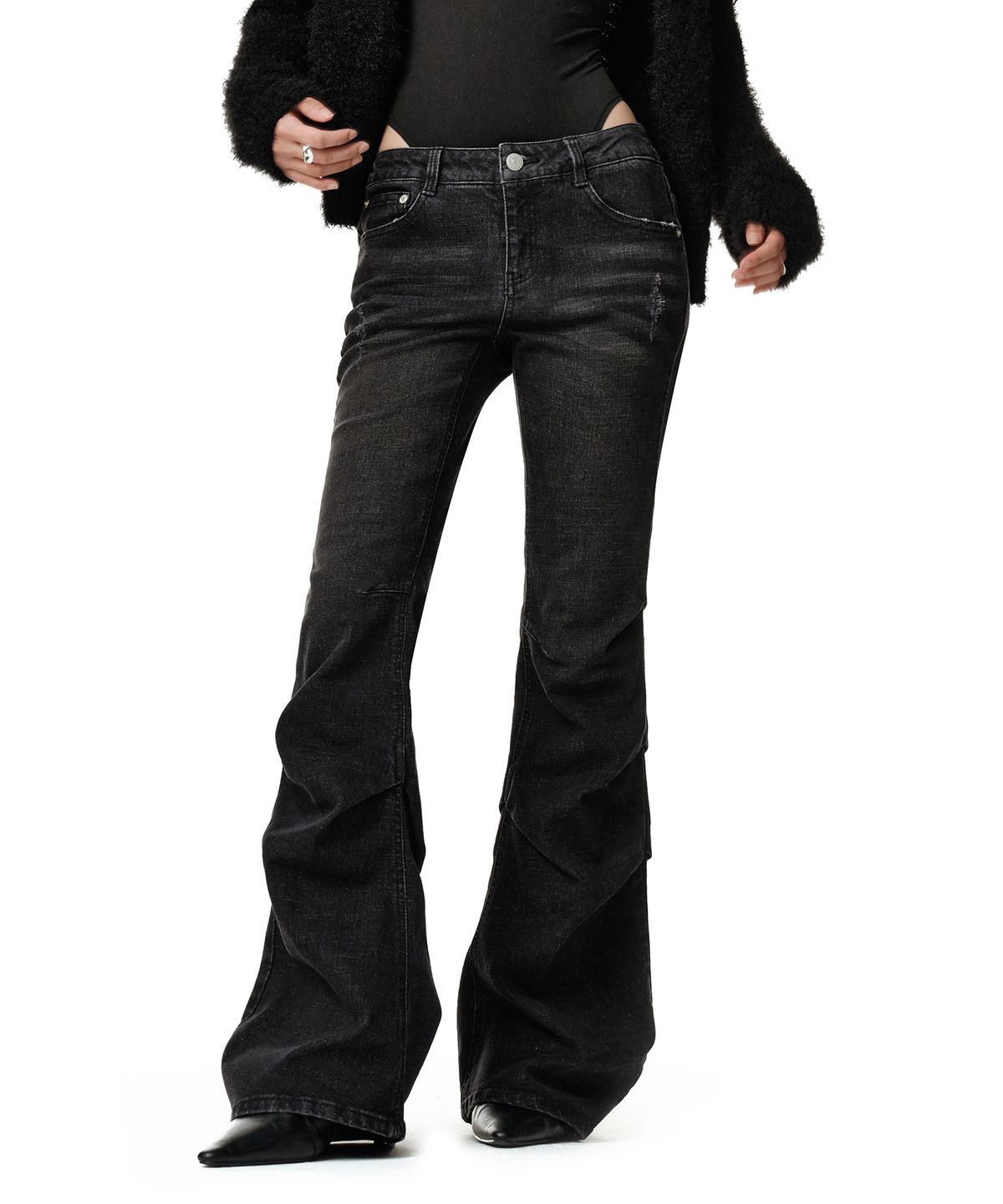데케트 우먼(DECET WOMEN) [윤비누X데케트우먼]Scratch Flared Shirring Jeans DCWPT037BLACK