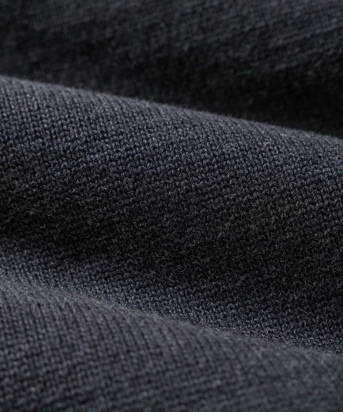 건지 울른스(Guernsey Woollens) 헤비코튼 건지 라이언 스웨터 - 차콜