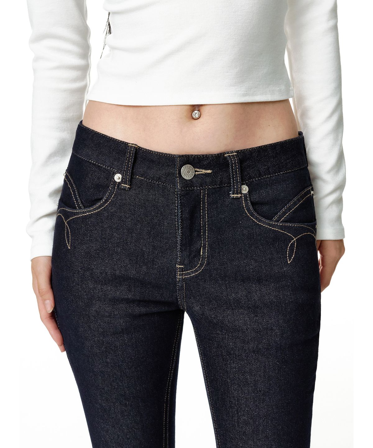 데케트 우먼(DECET WOMEN) [윤비누x데케트우먼]Stitch Pocket Low Rise Slim Flared Jeans DCWPT036CPINDIGO
