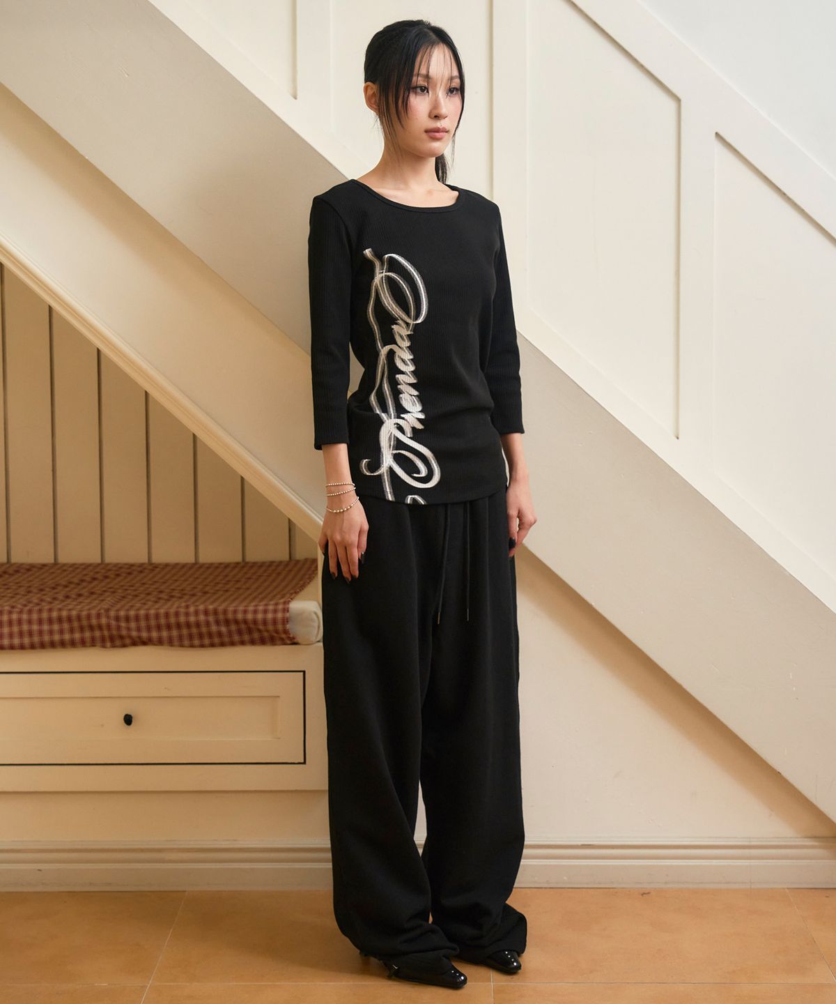 프렌다(PRENDA) SCRIPT LOGO SLIM LONG SLEEVE BLACK