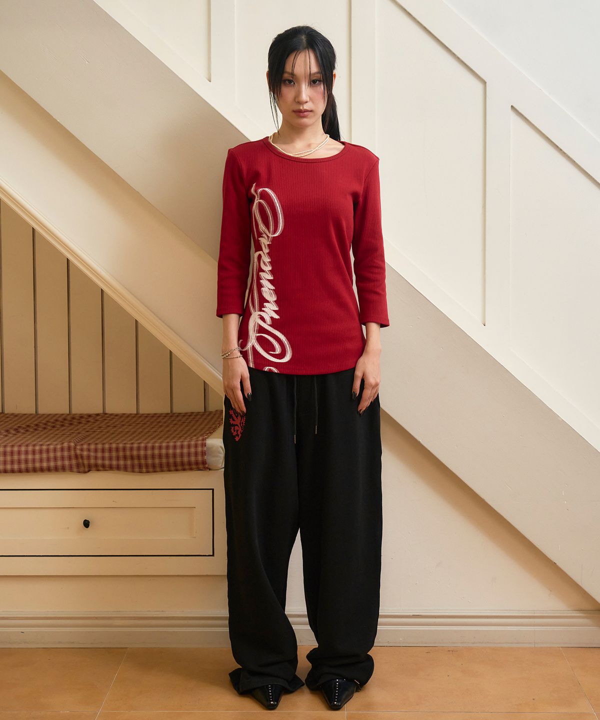 프렌다(PRENDA) SCRIPT LOGO SLIM LONG SLEEVE BURGUNDY