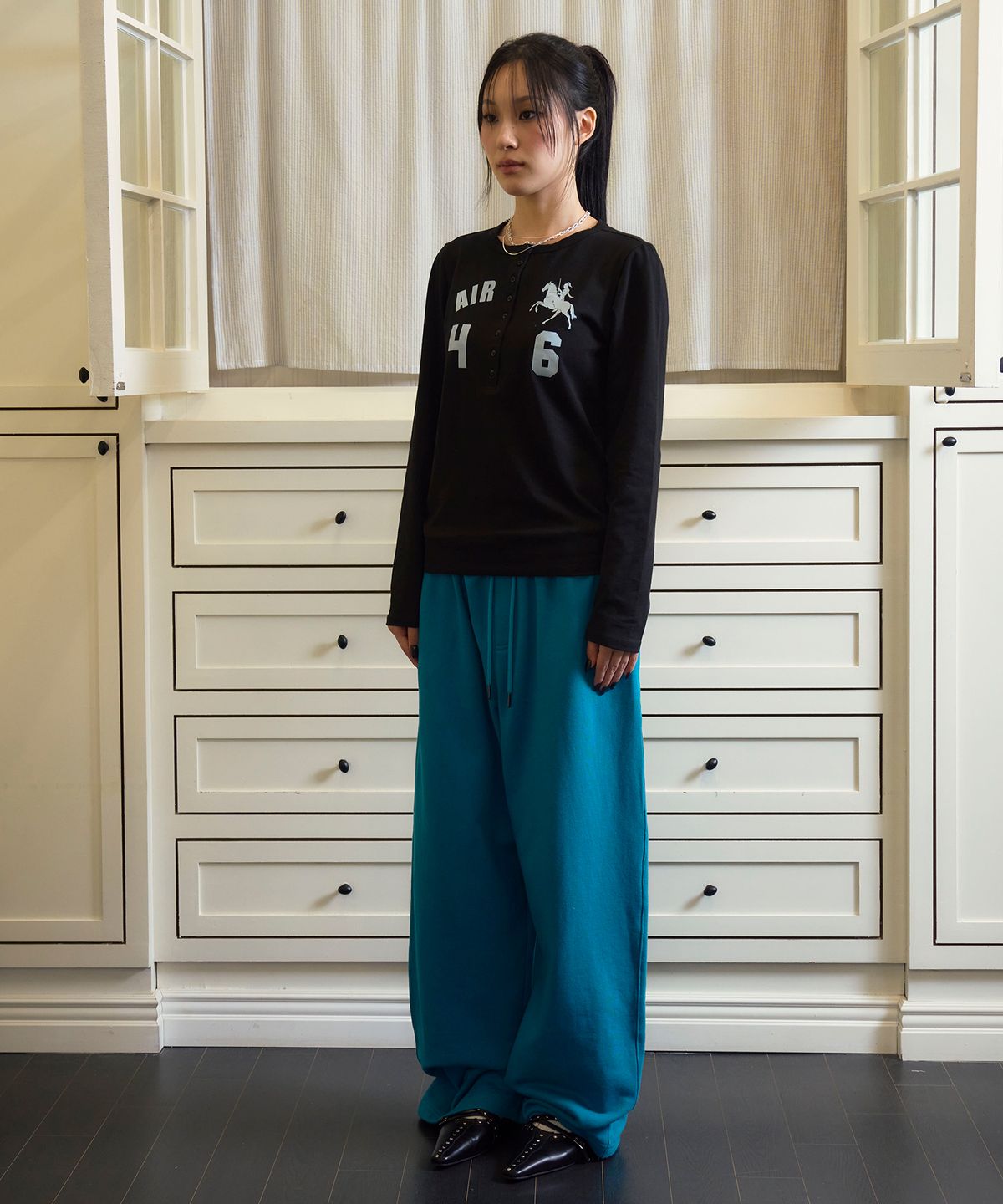 프렌다(PRENDA) EQUESTRIAN HENLEY LONG SLEEVE BLACK