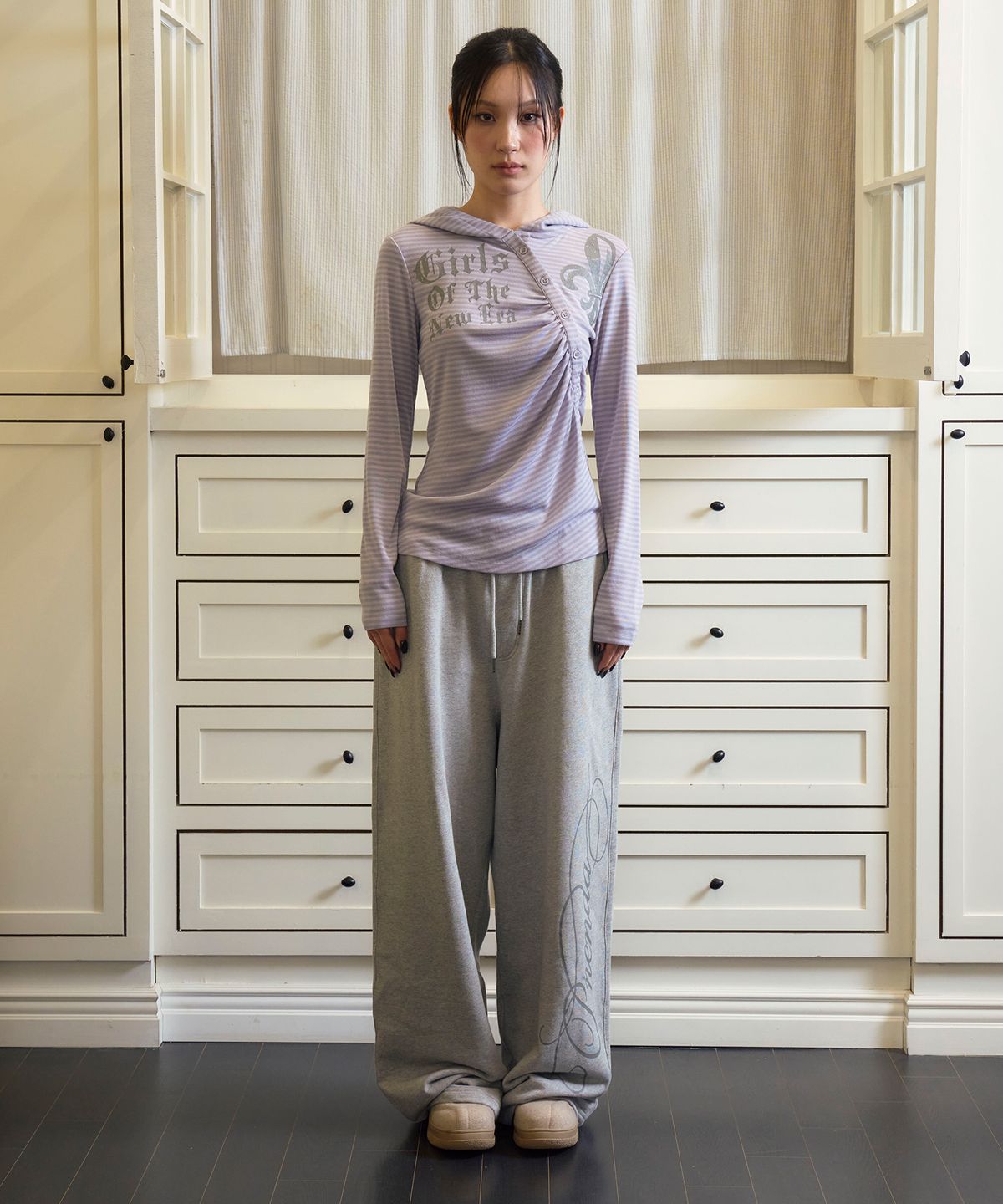 프렌다(PRENDA) HERALD GRAPHIC HOODED LONG SLEEVE LAVENDER
