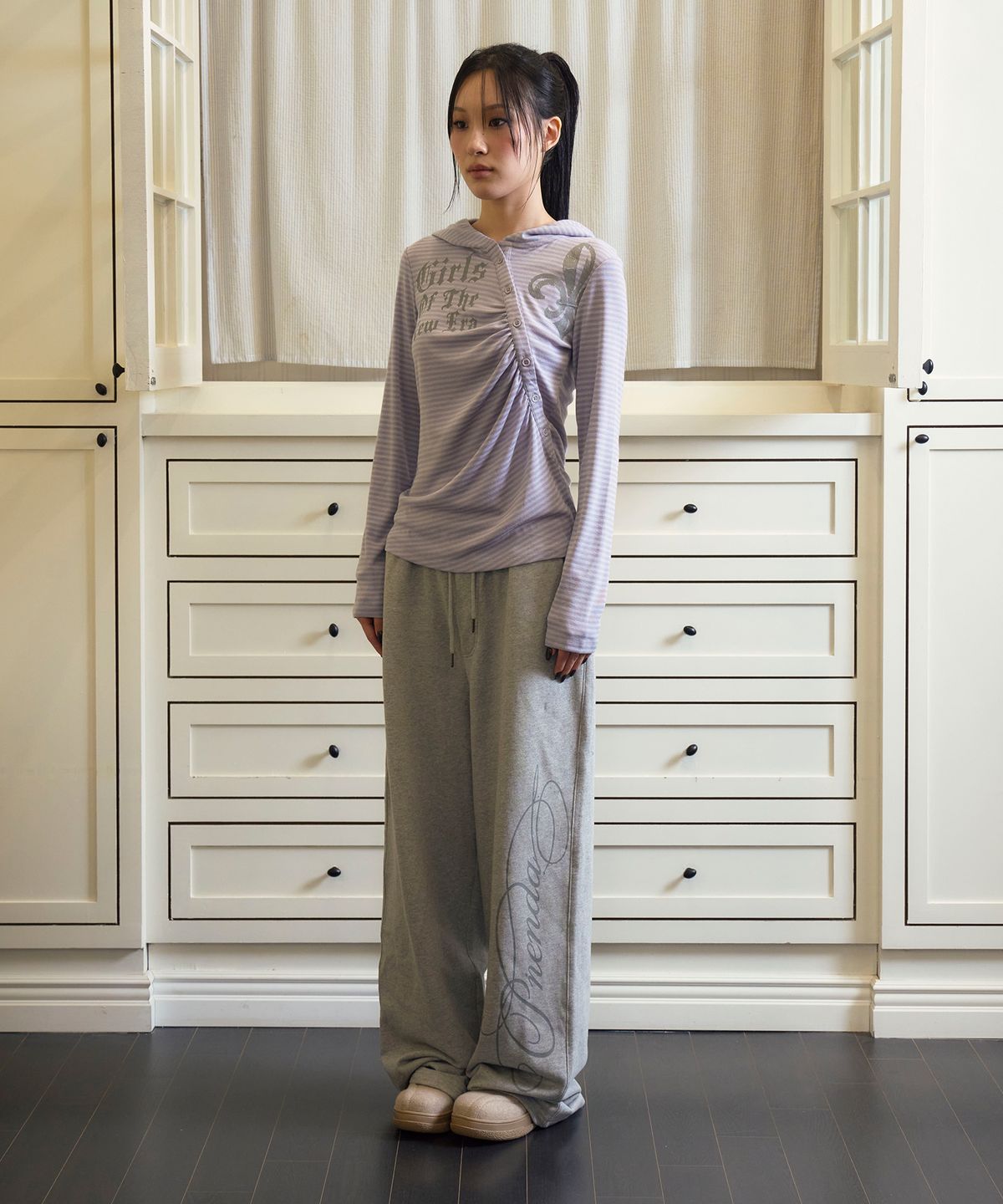프렌다(PRENDA) HERALD GRAPHIC HOODED LONG SLEEVE LAVENDER