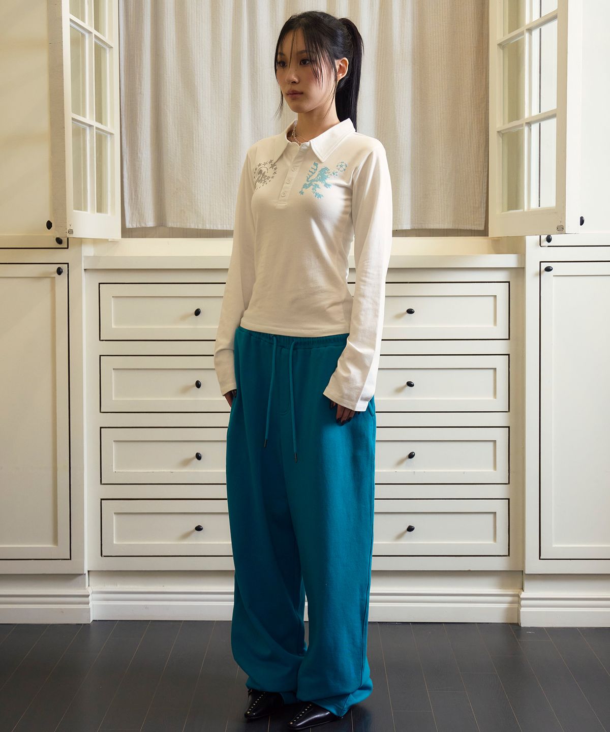 프렌다(PRENDA) LOGO EMBLEM POLO LONG SLEEVE WHITE