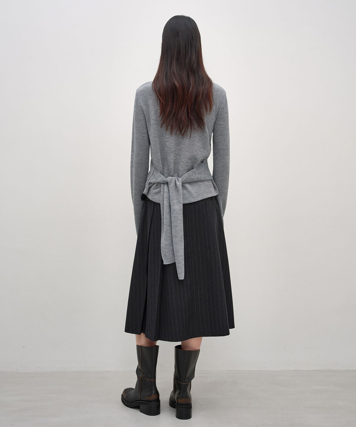 인사일런스 우먼(INSILENCE WOMEN) 더블 스트랩 헤어리 티셔츠 GREY