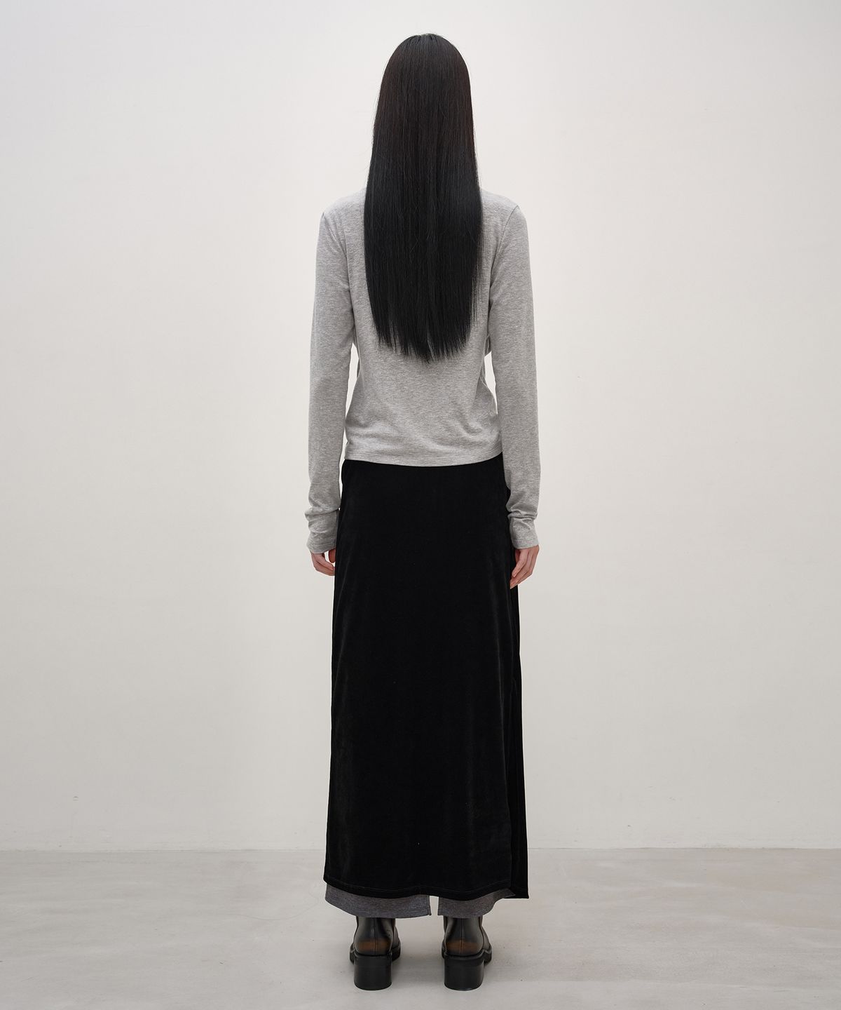 인사일런스 우먼(INSILENCE WOMEN) 레이어드 벨로아 랩 스커트 BLACK