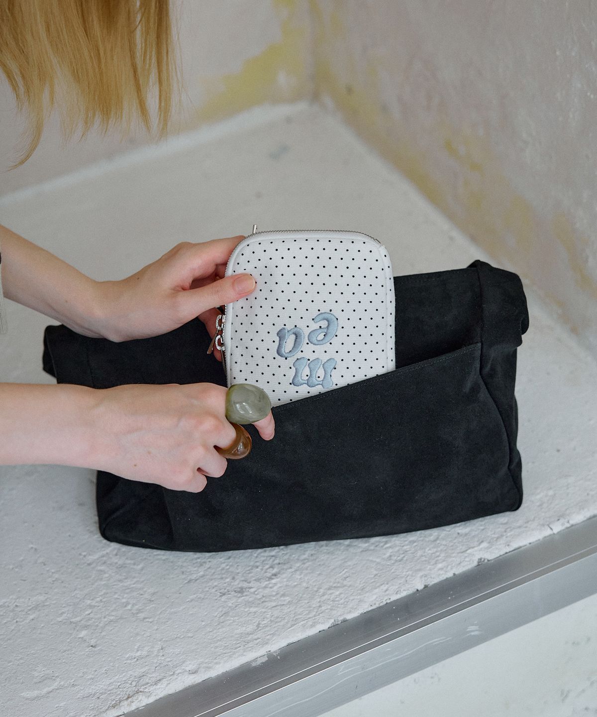 무쿠앤에보니(MUCU AND EBONY) Comfy Hobo Bag _ Suede Black