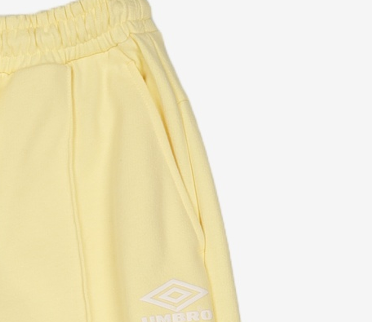 엄브로(UMBRO) 아카이브 클럽 우먼스 와이드 원턱 팬츠 페일 바나나 (UO122CFP12) XS