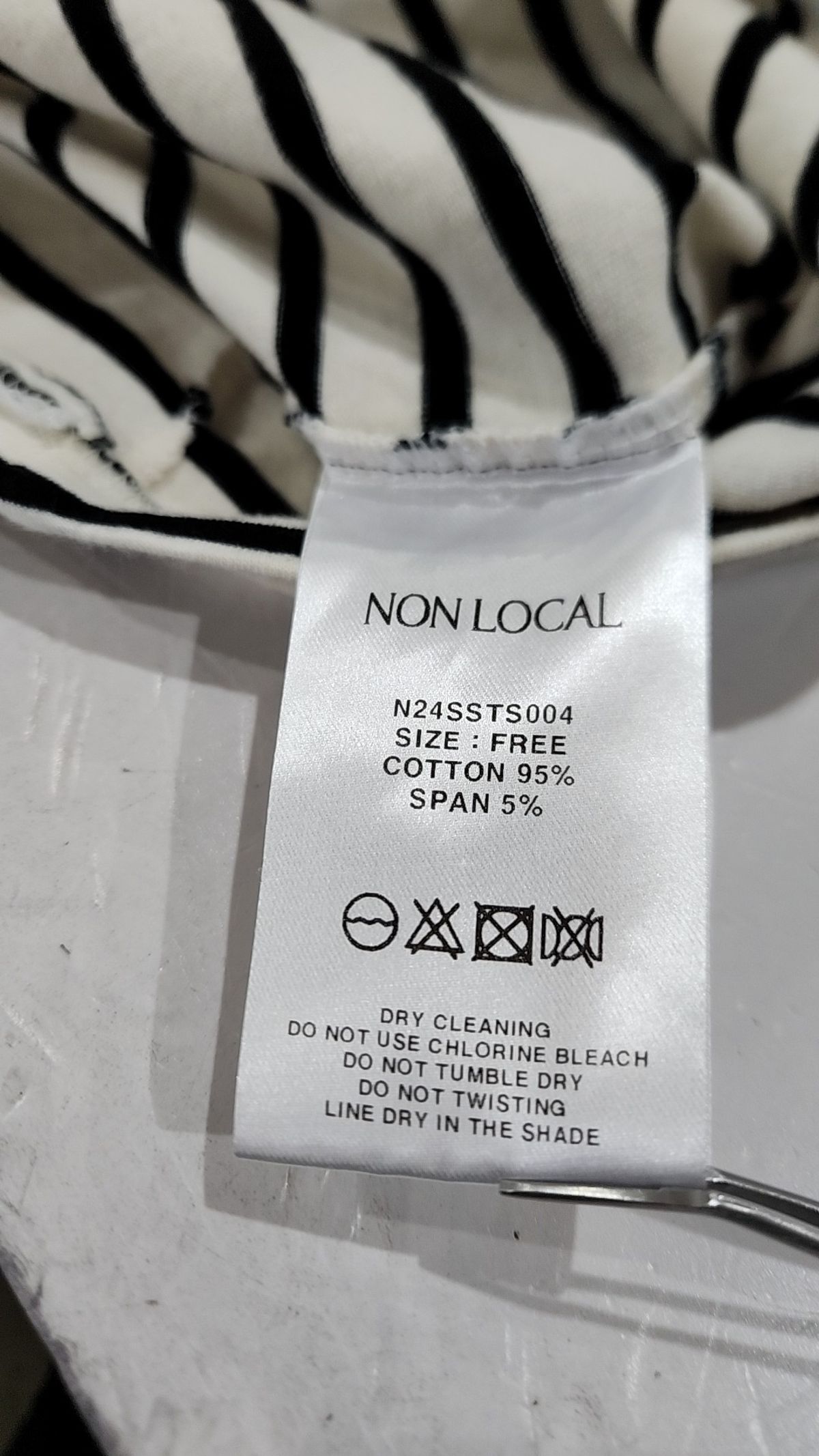 논로컬(NONLOCAL) Boat Neck Stripe T-Shirt - Blue FREE