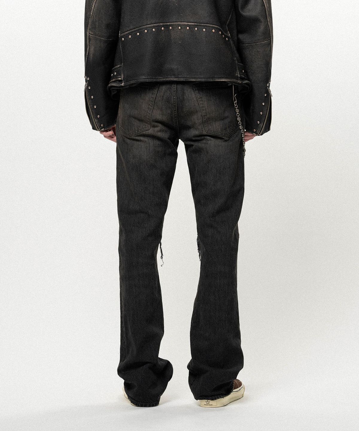 카미야(KAMIYA) Distressed Slim Bootcut Denim Pants - BLACK
