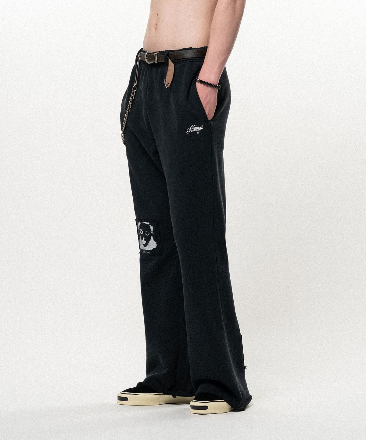 카미야(KAMIYA) Girl Patch Bootcut Sweat Pants - BLACK