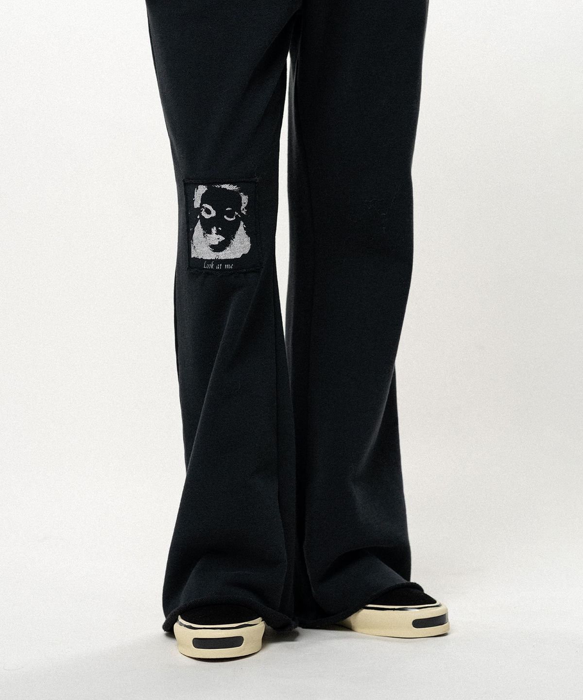 카미야(KAMIYA) Girl Patch Bootcut Sweat Pants - BLACK