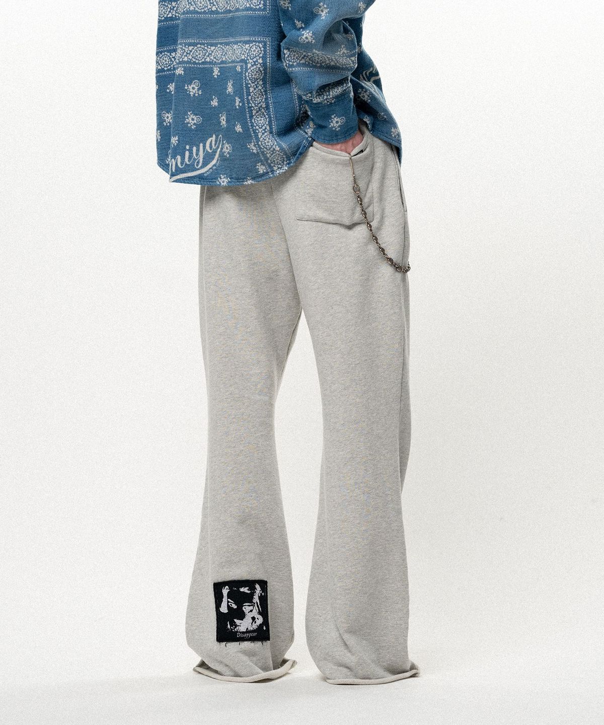 카미야(KAMIYA) Girl Patch Bootcut Sweat Pants - GRAY