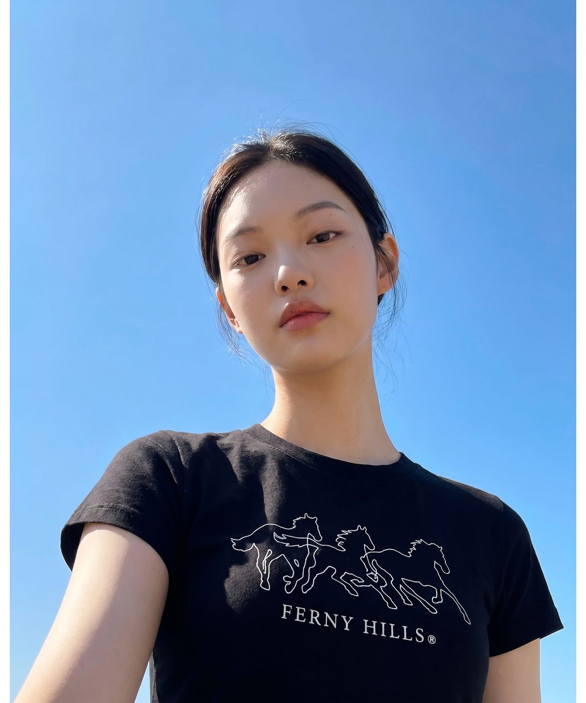 퍼니힐즈(FERNY HILLS) 쓰리 홀스 반팔 티셔츠 블랙