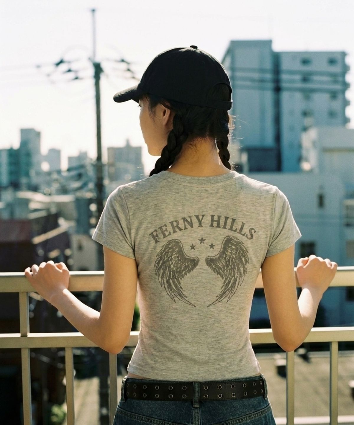퍼니힐즈(FERNY HILLS) 퍼니 윙스 반팔 티셔츠 그레이