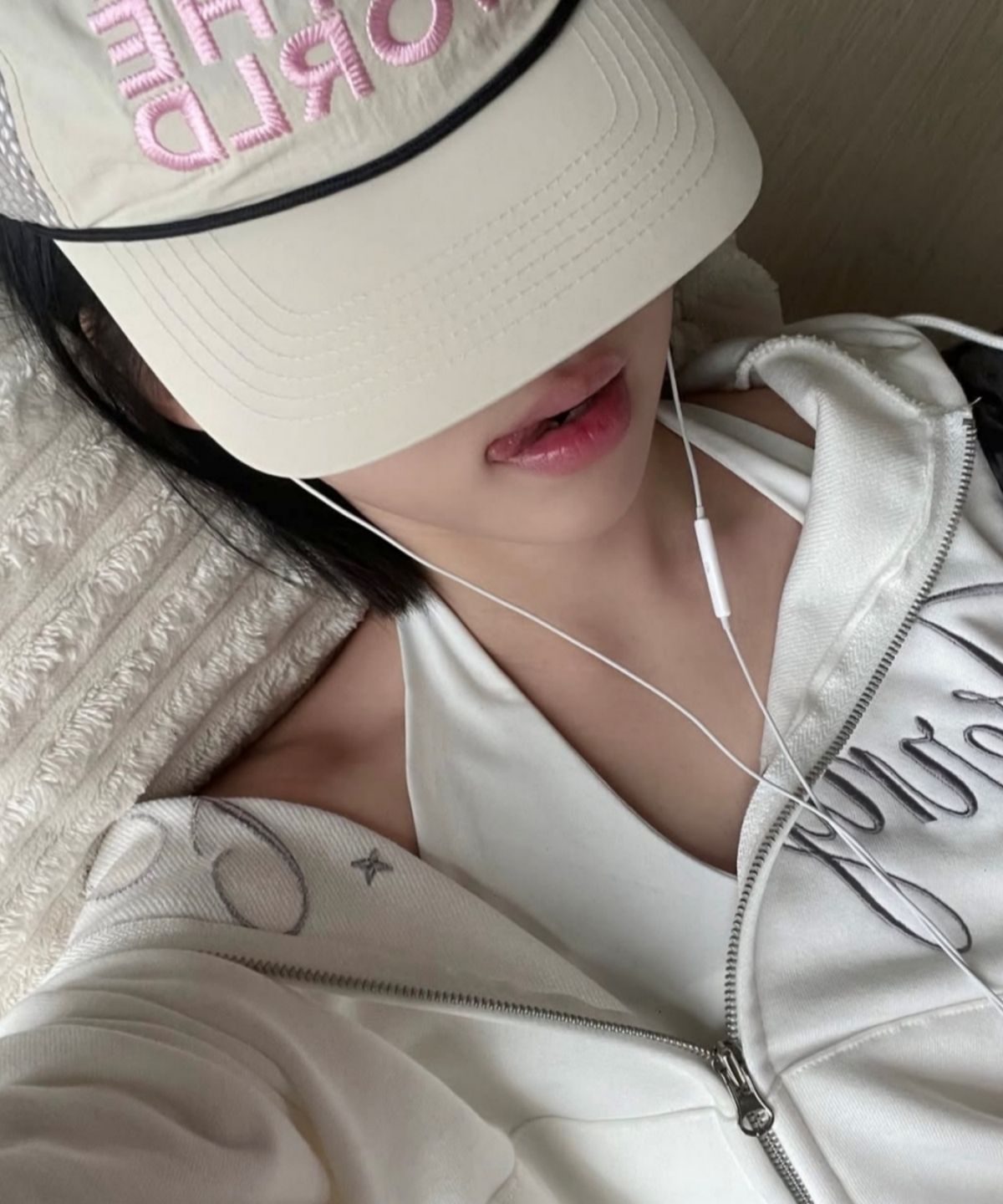 퍼니힐즈(FERNY HILLS) 퍼니 레터링 후드 집업 크림