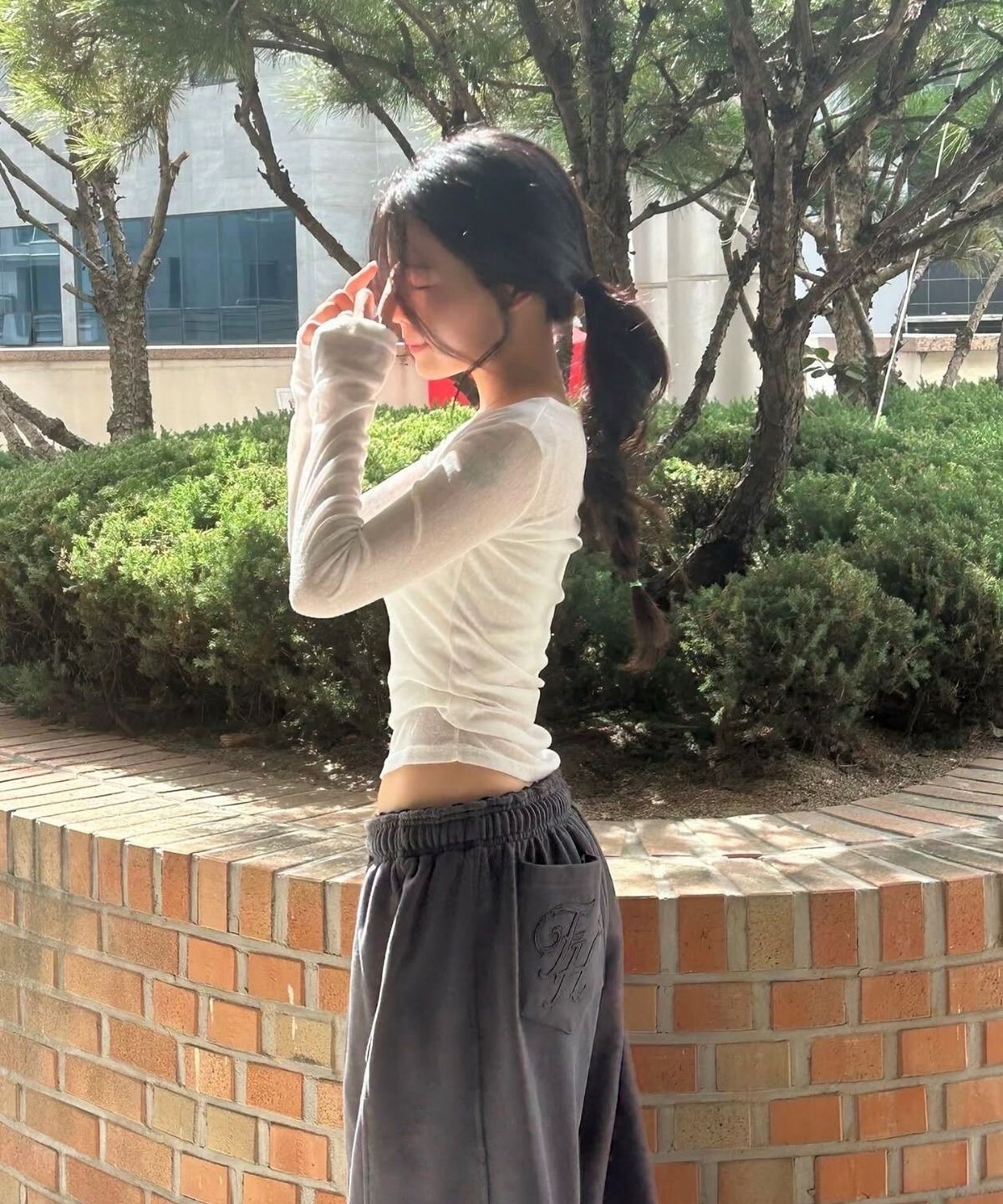 퍼니힐즈(FERNY HILLS) 퍼니 아플리케 팬츠 챠콜