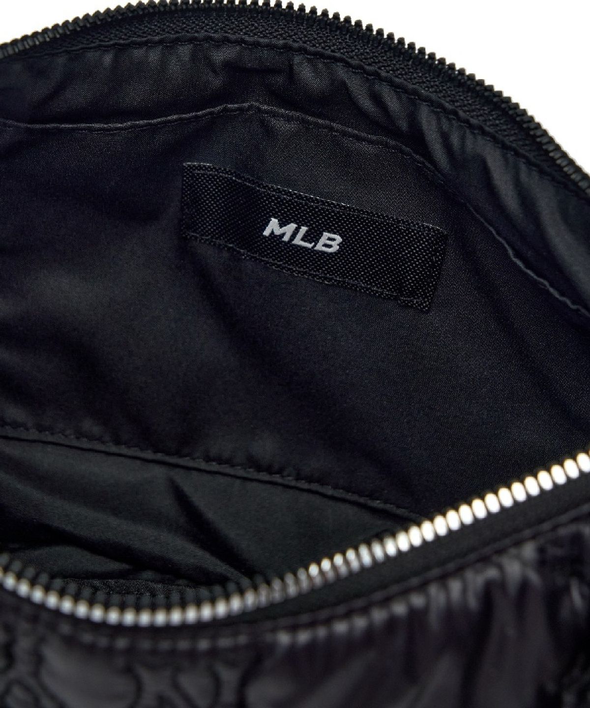 엠엘비(MLB) 다이아 모노그램 캔디 패딩 호보백 NY (Black)
