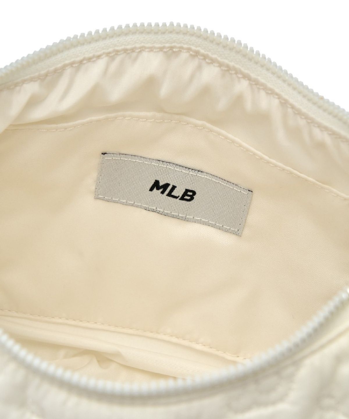 엠엘비(MLB) 다이아 모노그램 캔디 패딩 호보백 BOS (Cream)