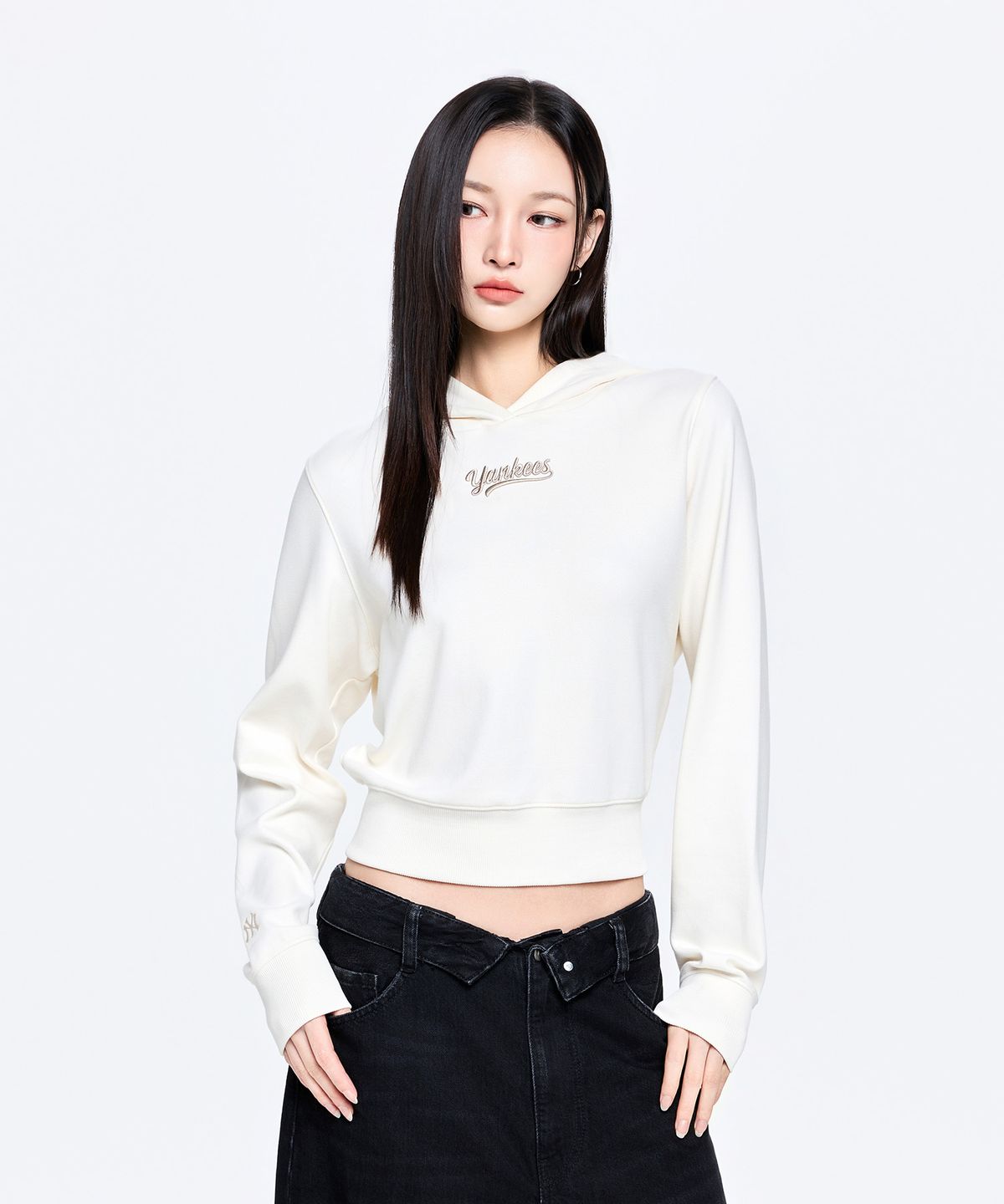 엠엘비(MLB) 여성 베이직 레터링 크롭 후드티 NY (Cream)