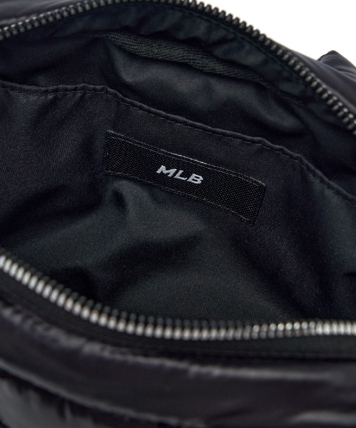 엠엘비(MLB) 다이아 모노그램 캔디 패딩 토트백 NY (Black)