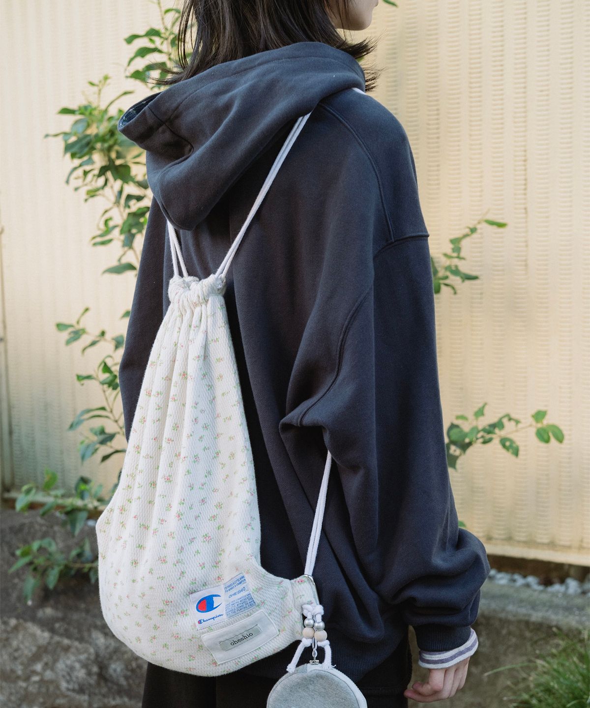 챔피온(CHAMPION) 챔피온 X 오헤시오 조그택 로고 라벨 스웨트 짐색 Floral