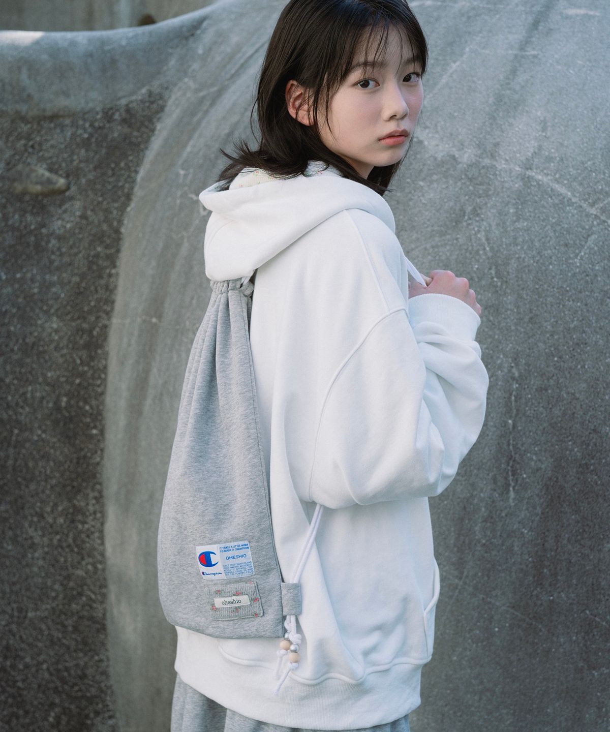 챔피온(CHAMPION) 챔피온 X 오헤시오 조그택 로고 라벨 스웨트 짐색 Melange Gray
