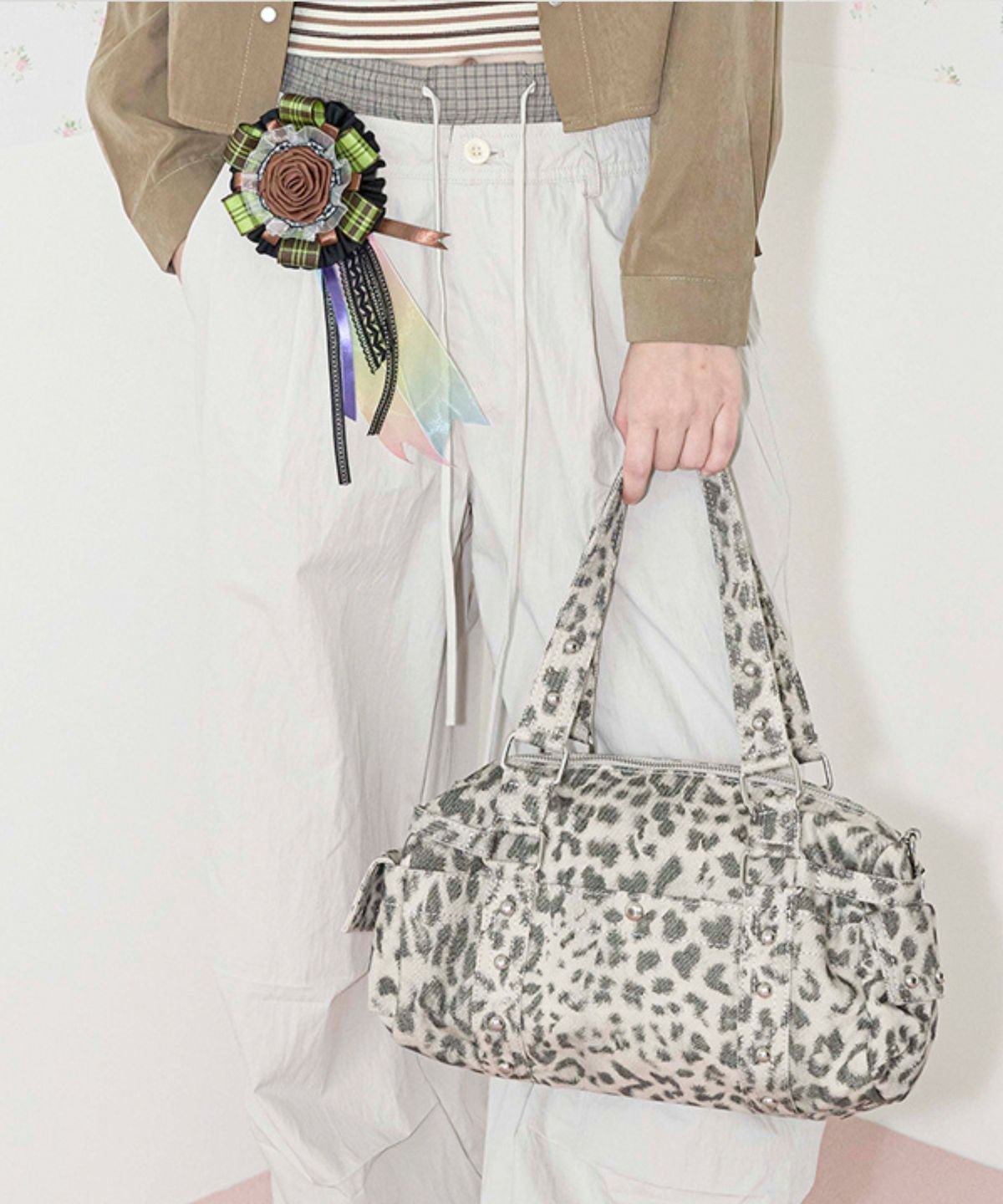쿨키튼(KOOLKITTEN) Leoplard Studs Barrel Bag 2colors