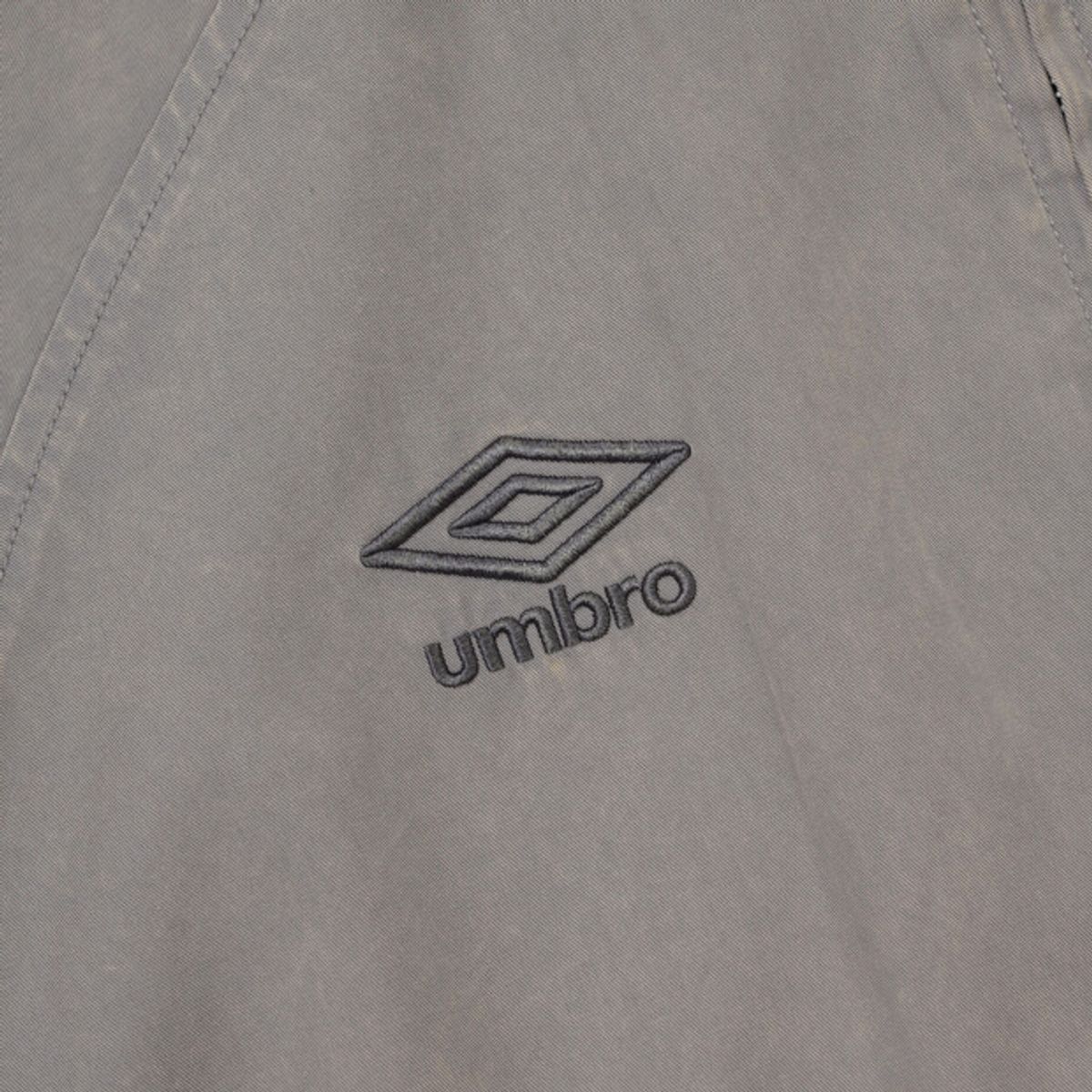 엄브로(UMBRO) DISTRICT11 스탠넥 워싱 바람막이 자켓 그레이 UR321CJK99