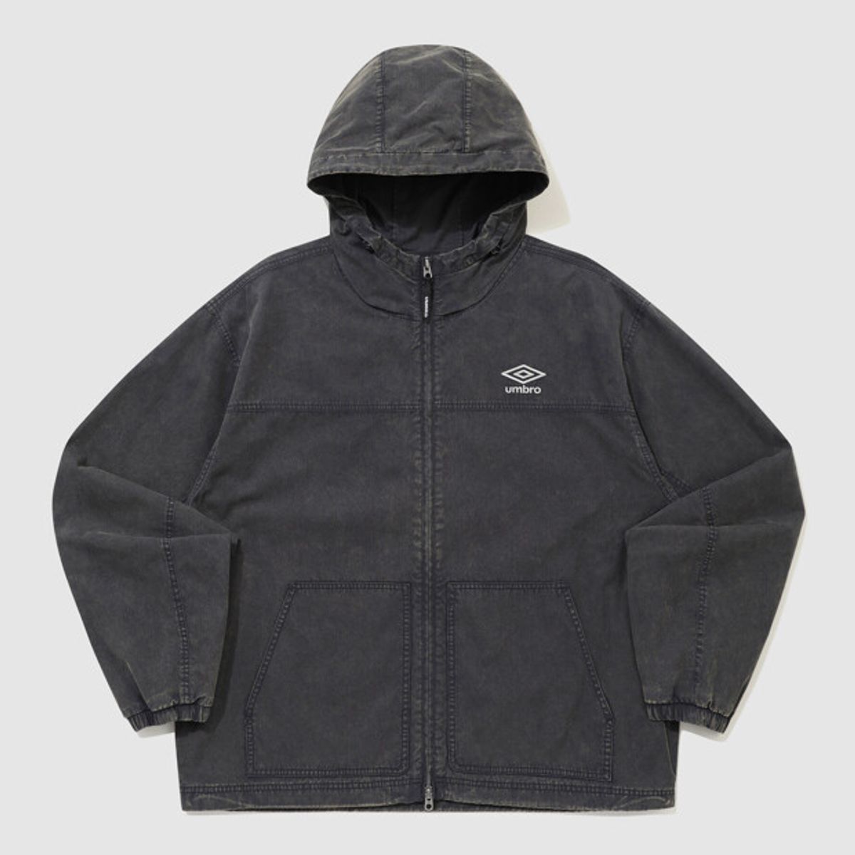엄브로(UMBRO) DISTRICT11 후드형 워싱 바람막이 자켓 챠콜 UR324CJK90