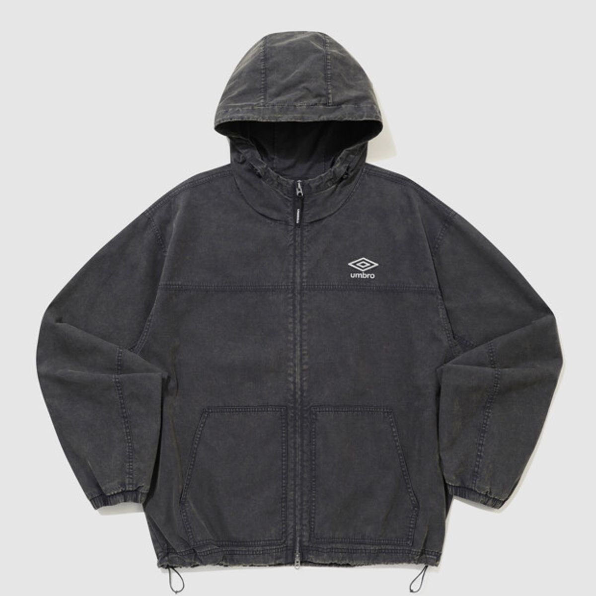 엄브로(UMBRO) DISTRICT11 후드형 워싱 바람막이 자켓 챠콜 UR324CJK90
