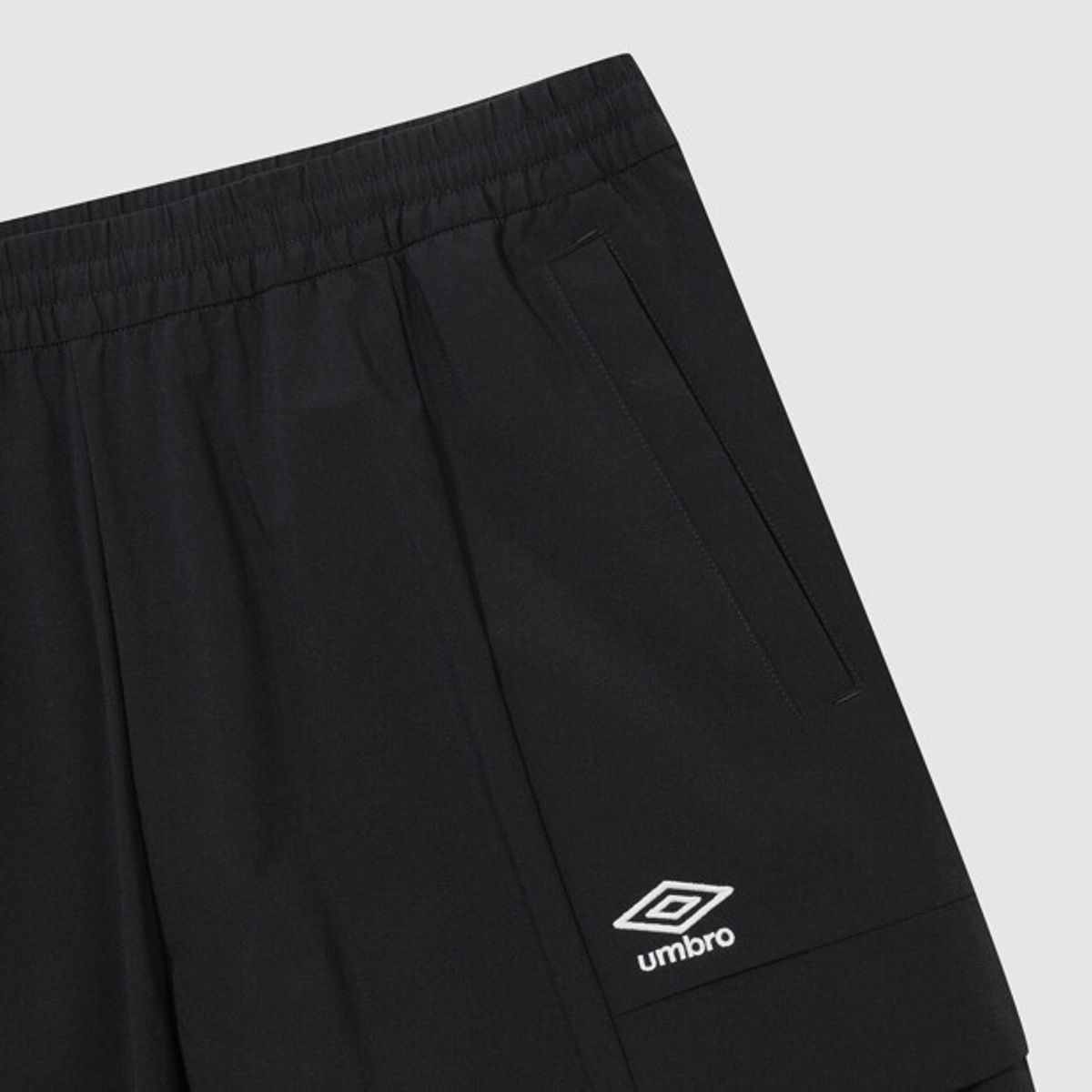 엄브로(UMBRO) 올라운드 나일론 스판 카고 조거 팬츠 블랙 UR323SPT92